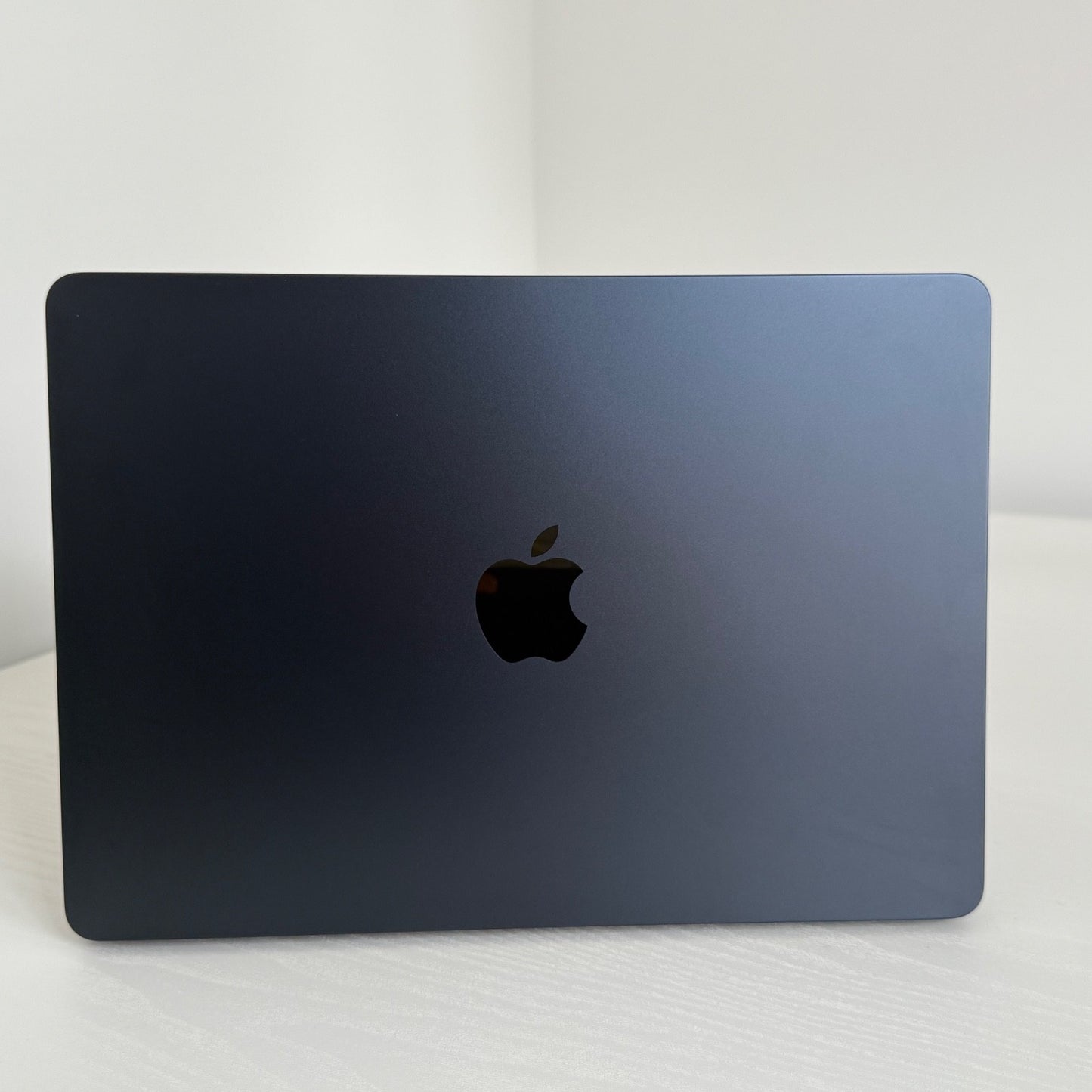 Apple MacBook Air 13" (2024) M3 | 8-Core CPU 10-Core GPU | 16GB | 512GB | Midnight | GRADE A