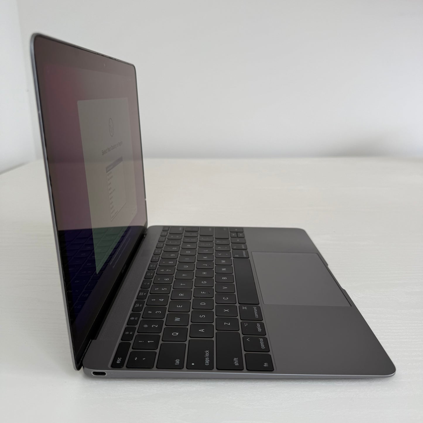 Apple MacBook 12" (2017) Intel Core M3 | 1.1GHz | 8GB RAM | 256GB SSD | Space Grey | GRADE C