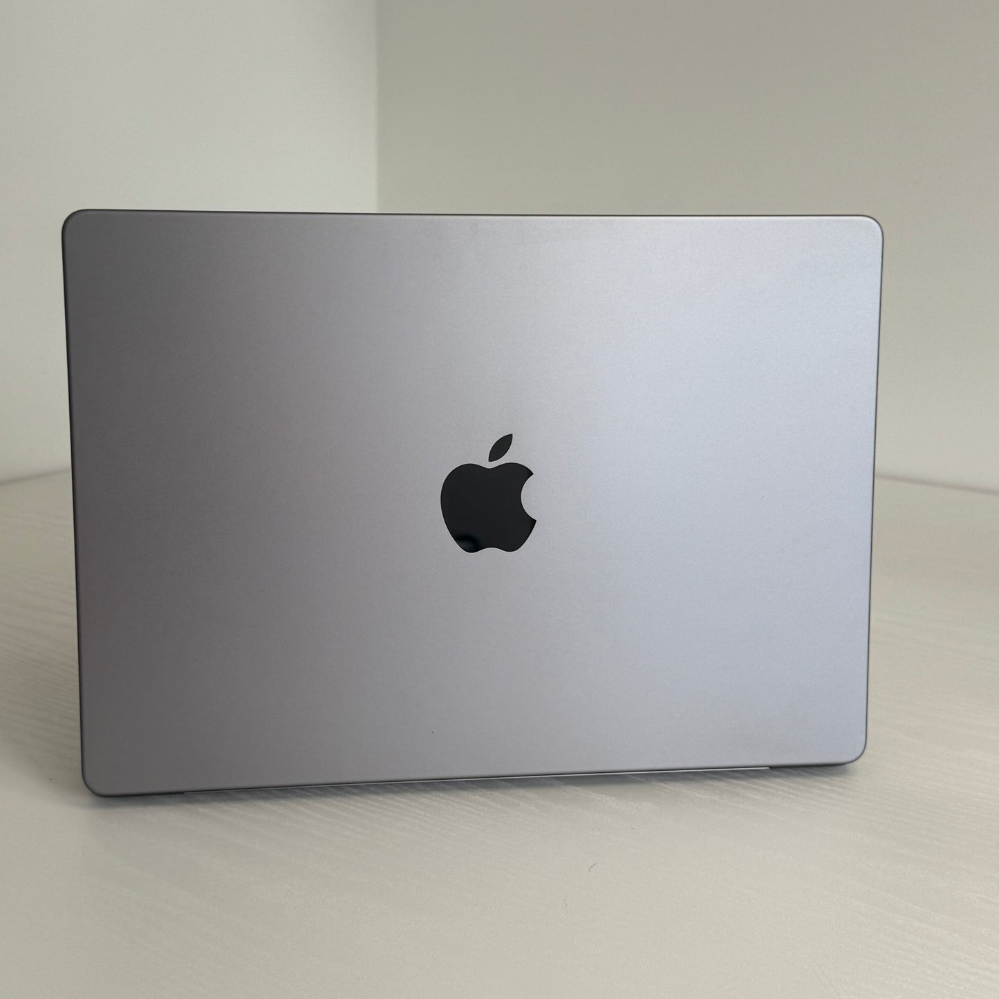 Apple MacBook Pro 14" (2021) M1 Pro | 10-Core CPU 16-Core GPU | 16GB| 1TB |Grey| GRADE B