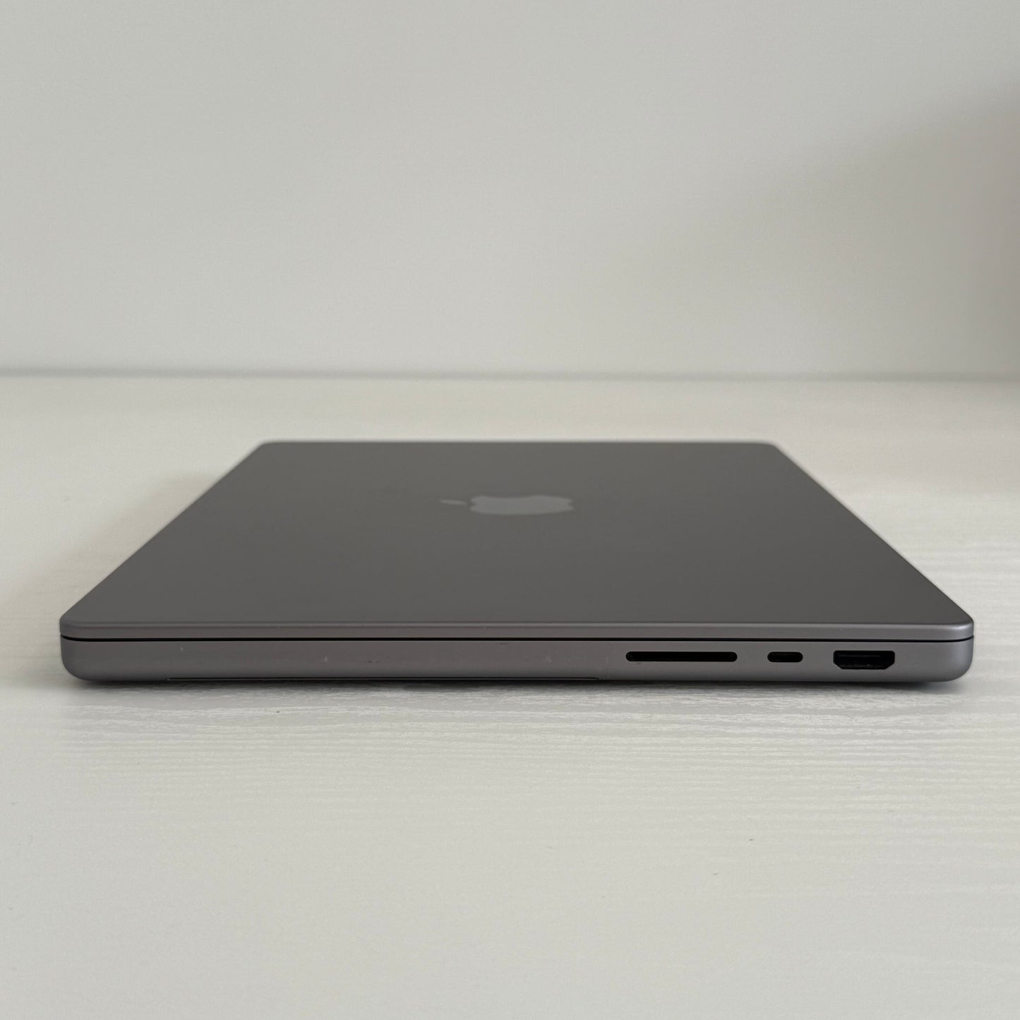 Apple MacBook Pro 14" (2021) M1 Pro | 10-Core CPU 16-Core GPU | 16GB| 1TB |Grey| GRADE B