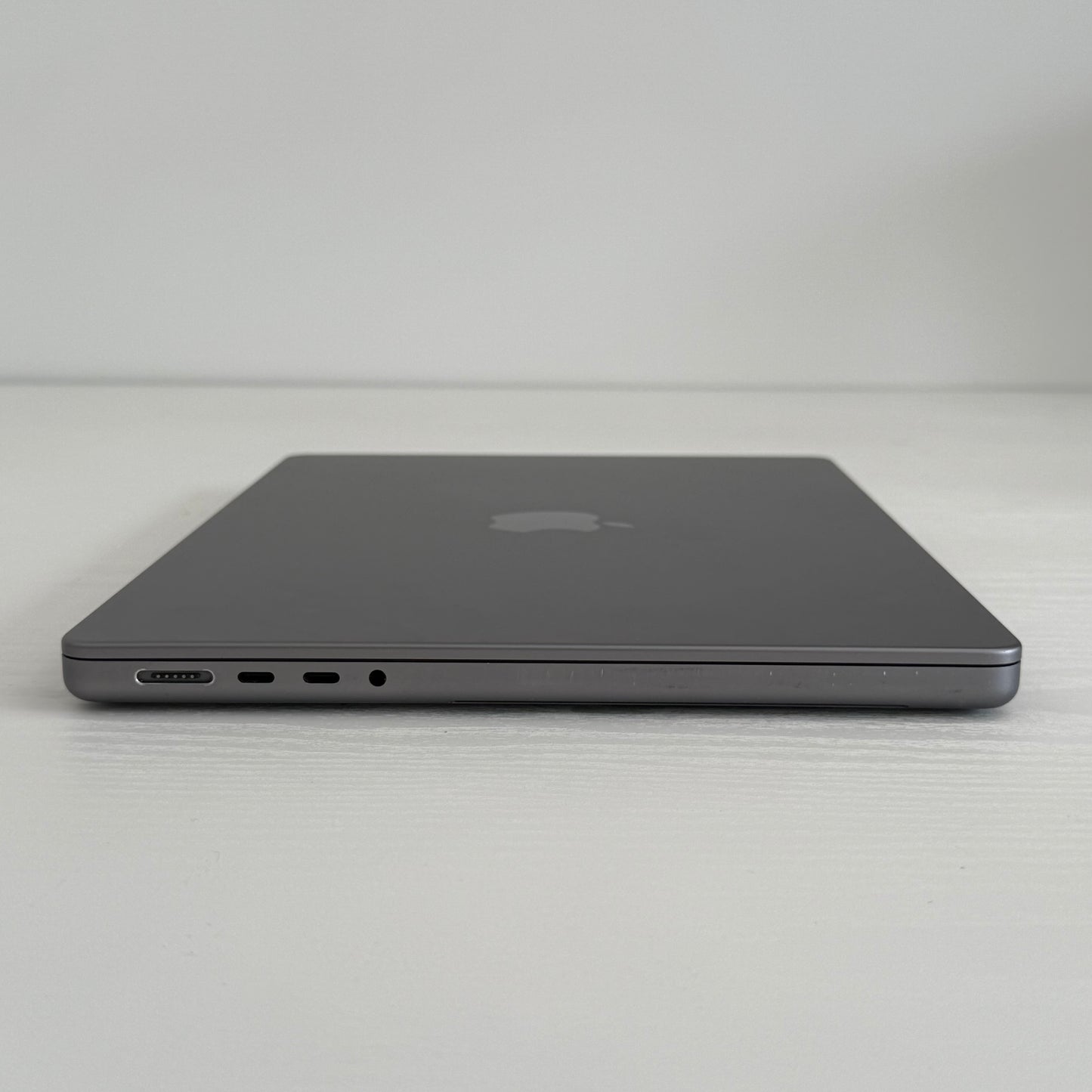 Apple MacBook Pro 14" (2021) M1 Pro | 10-Core CPU 16-Core GPU | 16GB| 1TB |Grey| GRADE B