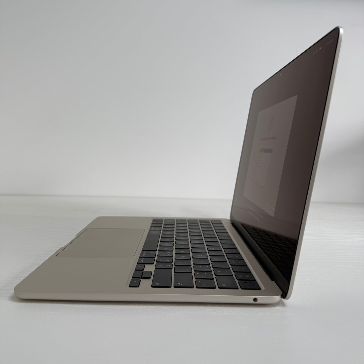 Apple MacBook Air 13" (2024) M3 | 8-Core CPU 10-Core GPU | 16GB | 512GB | Starlight | GRADE A