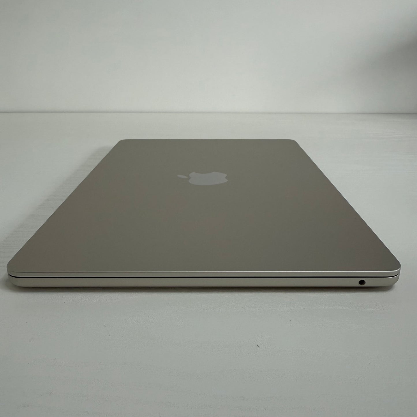 Apple MacBook Air 13" (2024) M3 | 8-Core CPU 10-Core GPU | 16GB | 512GB | Starlight | GRADE A
