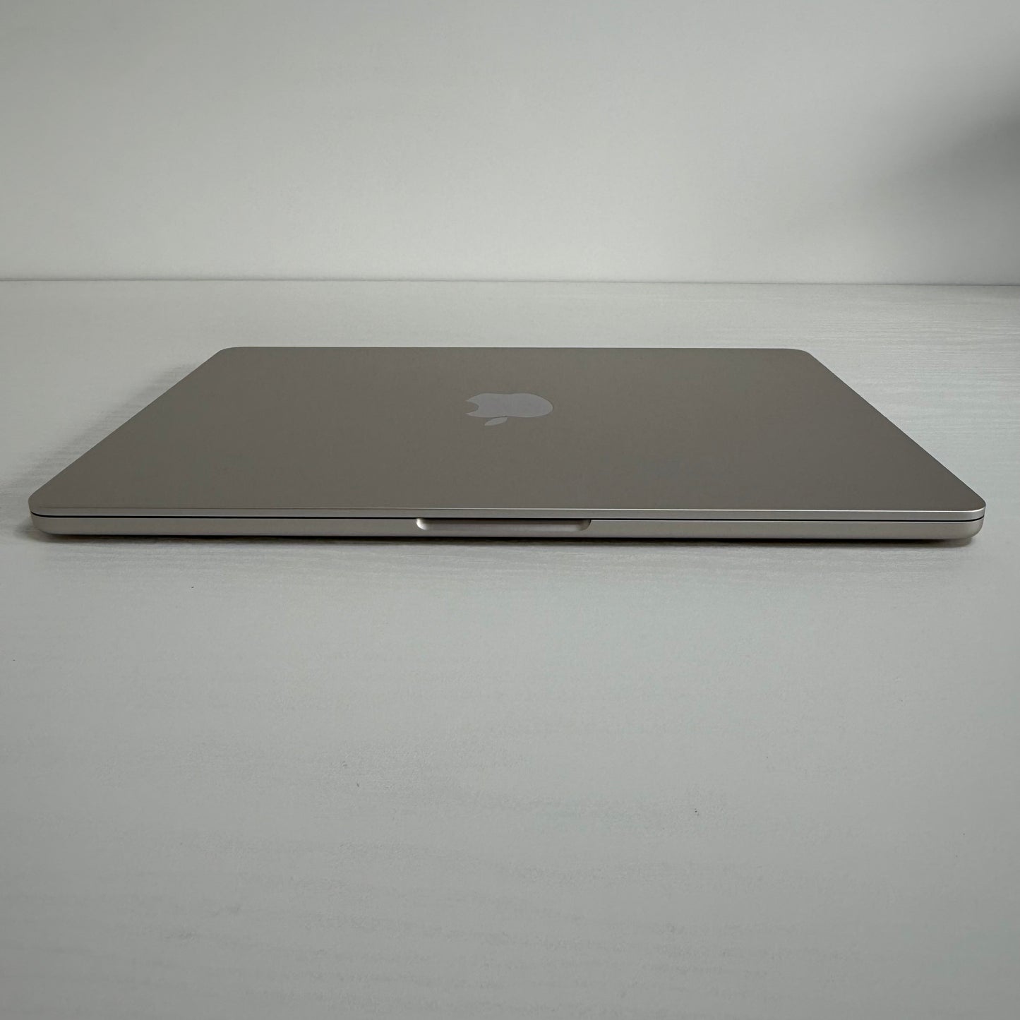 Apple MacBook Air 13" (2024) M3 | 8-Core CPU 10-Core GPU | 16GB | 512GB | Starlight | GRADE A