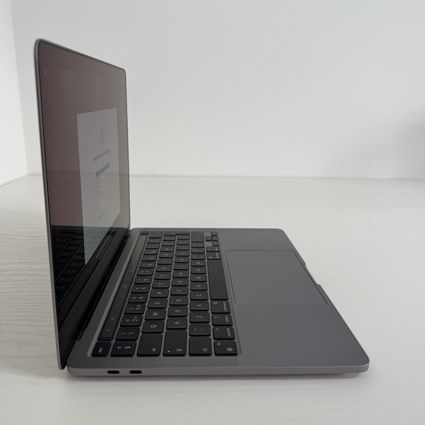 Apple MacBook Pro 13" (2022) M2 | 8-Core CPU 10-Core GPU | 8GB | 256GB | Space Gray | GRADE A