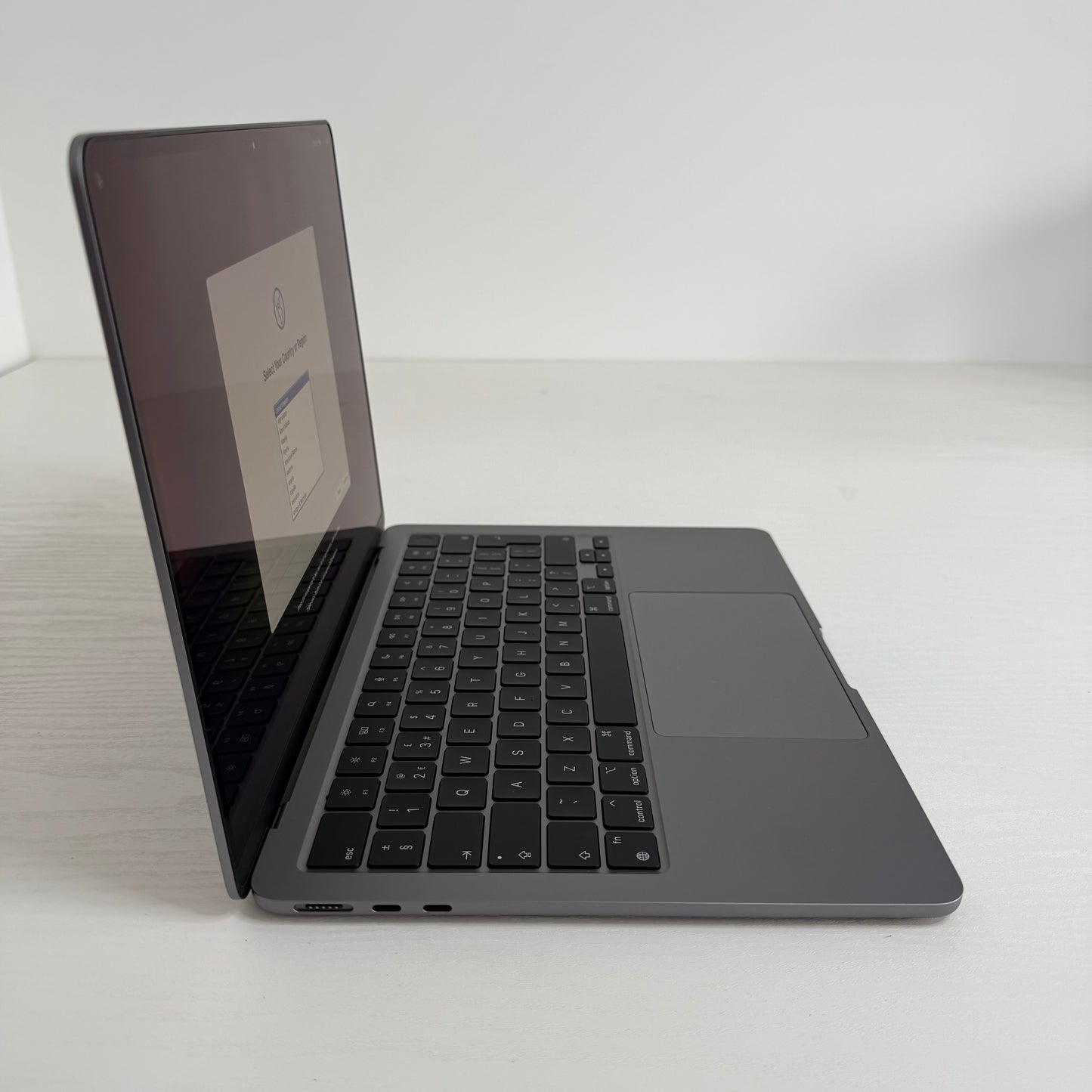 Apple MacBook Air 13" (2024) M3 | 8-Core CPU 10-Core GPU | 8GB|512GB | Space Gray | GRADE A