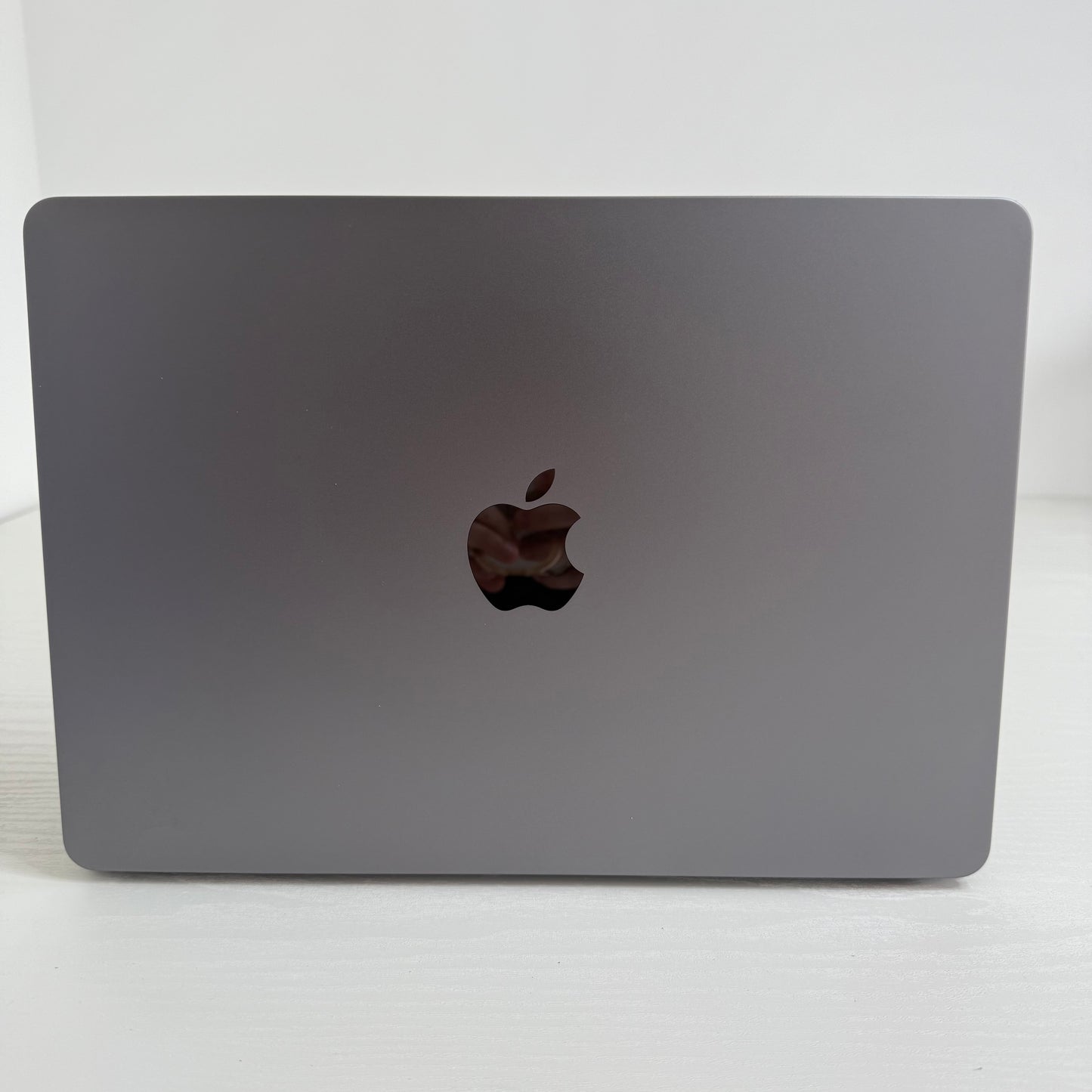 Apple MacBook Air 13" (2024) M3 | 8-Core CPU 10-Core GPU | 8GB|512GB | Space Gray | GRADE A