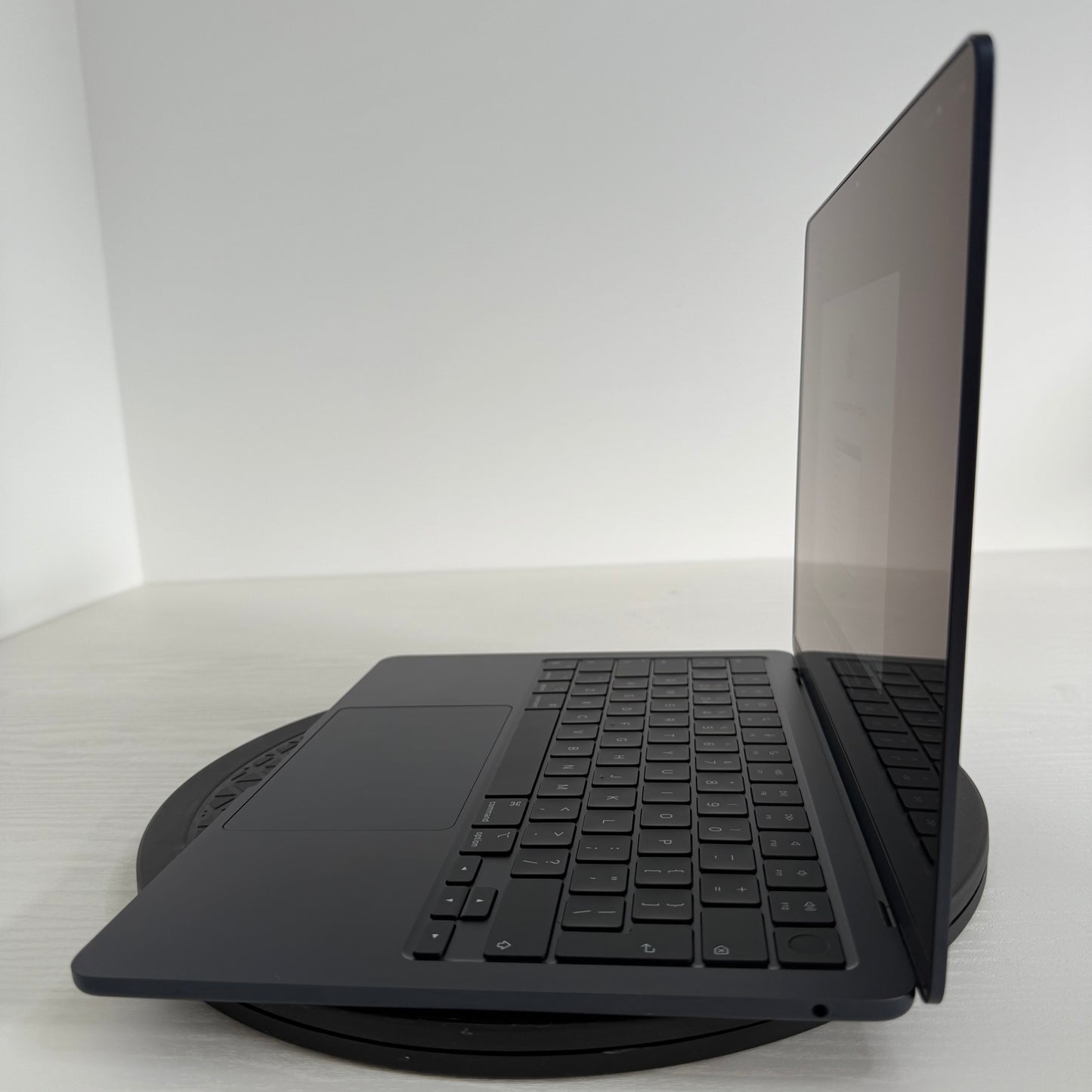 Apple MacBook Air 13" (2024) M3 | 8-Core CPU 10-Core GPU | 8GB | 512GB | Midnight | GRADE A