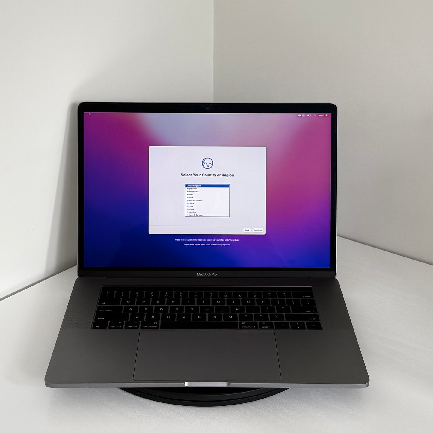Apple MacBook Pro 15" (2017) i7 | Radeon Pro 555 | 16GB | 256GB SSD | Space Grey | Grade B