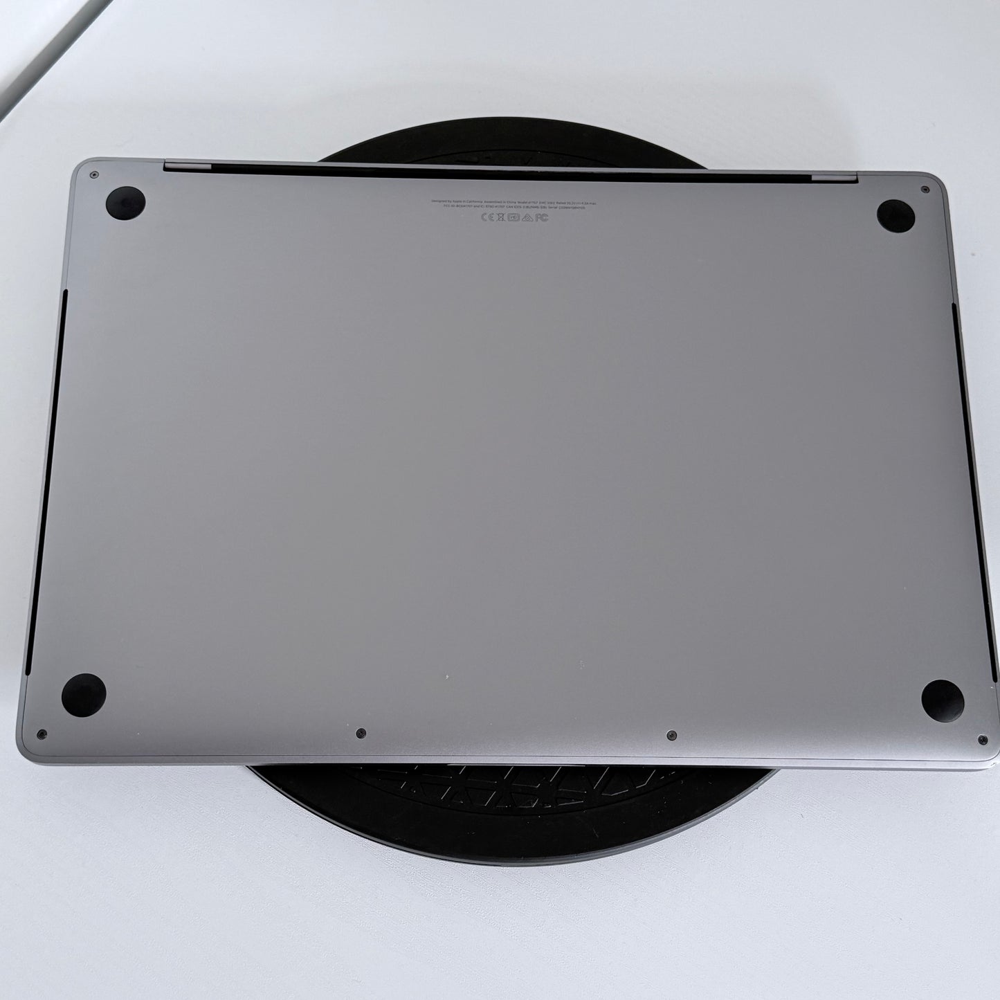 Apple MacBook Pro 15" (2017) i7 | Radeon Pro 555 | 16GB | 256GB SSD | Space Grey | Grade B