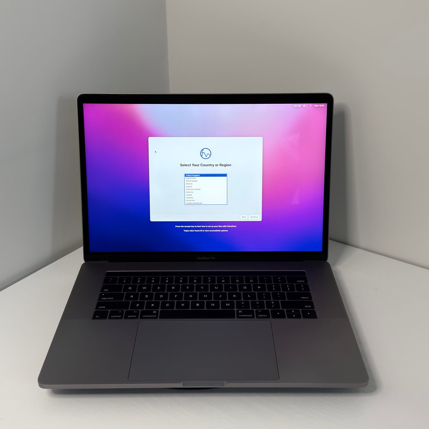 Apple MacBook Pro 15" (2017) i7 | Radeon Pro 555 | 16GB | 256GB SSD | Space Grey | Grade B