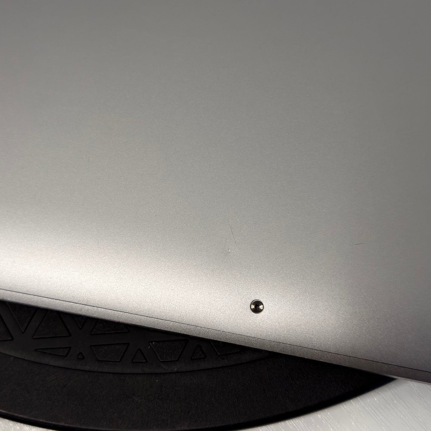 Apple MacBook Pro 15" (2017) i7 | Radeon Pro 555 | 16GB | 256GB SSD | Space Grey | Grade B
