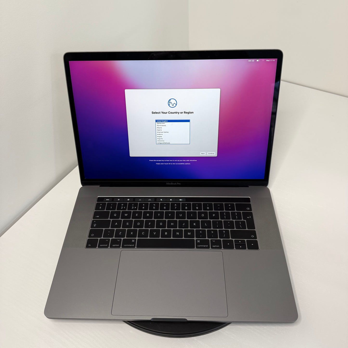 Apple MacBook Pro 15" (2017) i7 | Radeon Pro 555 | 16GB | 256GB SSD | Space Grey | Grade B