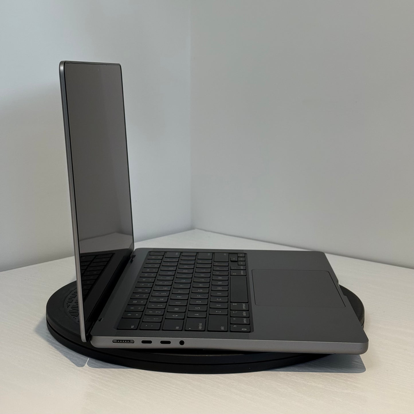 Apple MacBook Pro 14" (2023) M2 Pro | 16GB | 1TB | Space Grey | Grade A