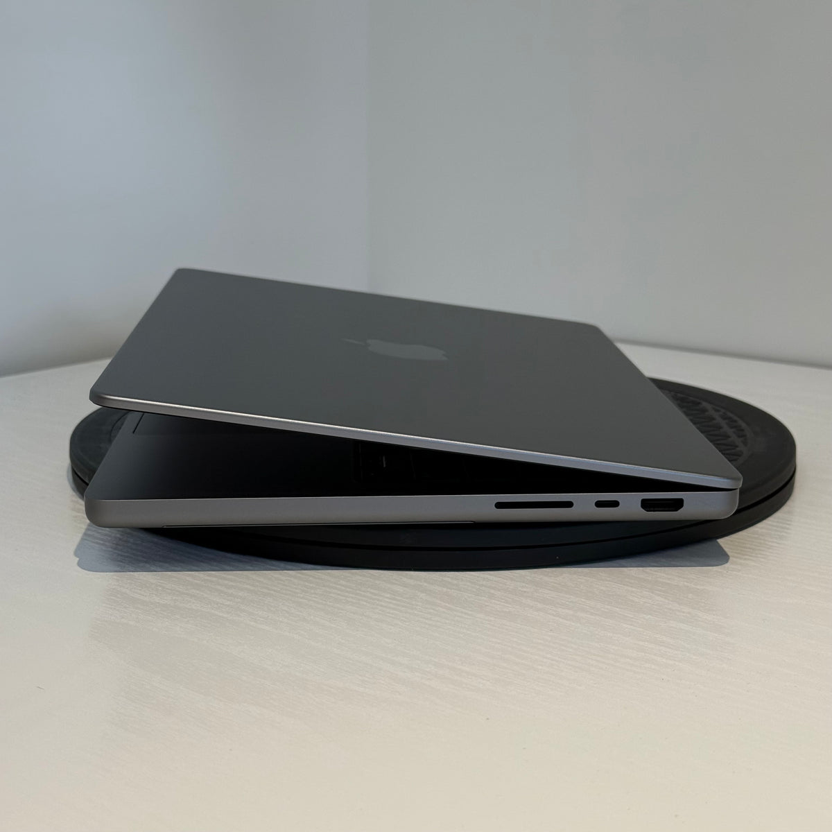 Apple MacBook Pro 14" (2023) M2 Pro | 16GB | 1TB | Space Grey | Grade A