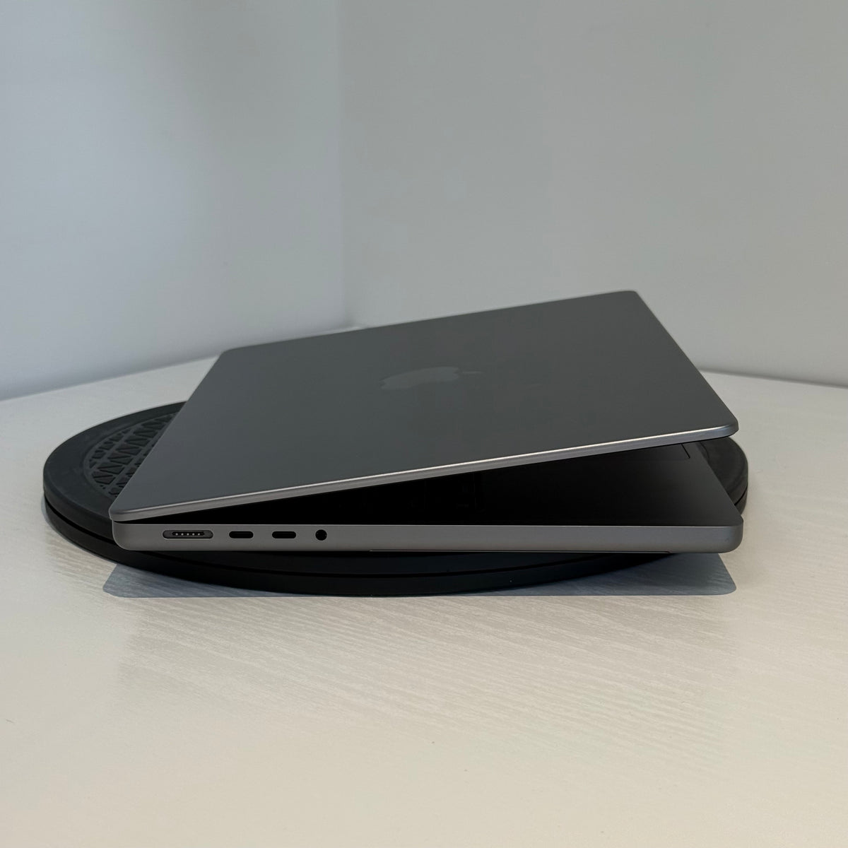 Apple MacBook Pro 14" (2023) M2 Pro | 16GB | 1TB | Space Grey | Grade A