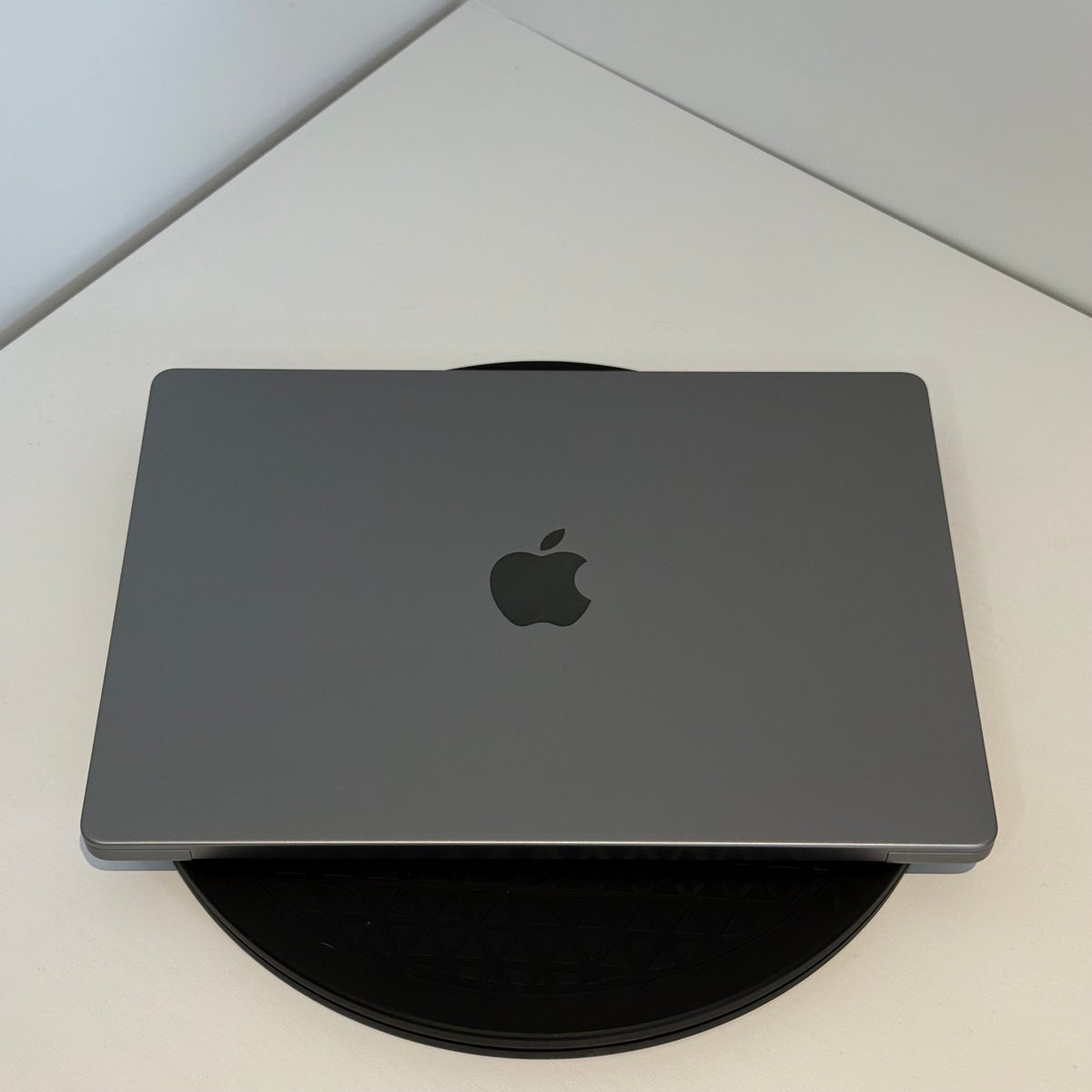Apple MacBook Pro 14" (2023) M2 Pro | 16GB | 1TB | Space Grey | Grade A