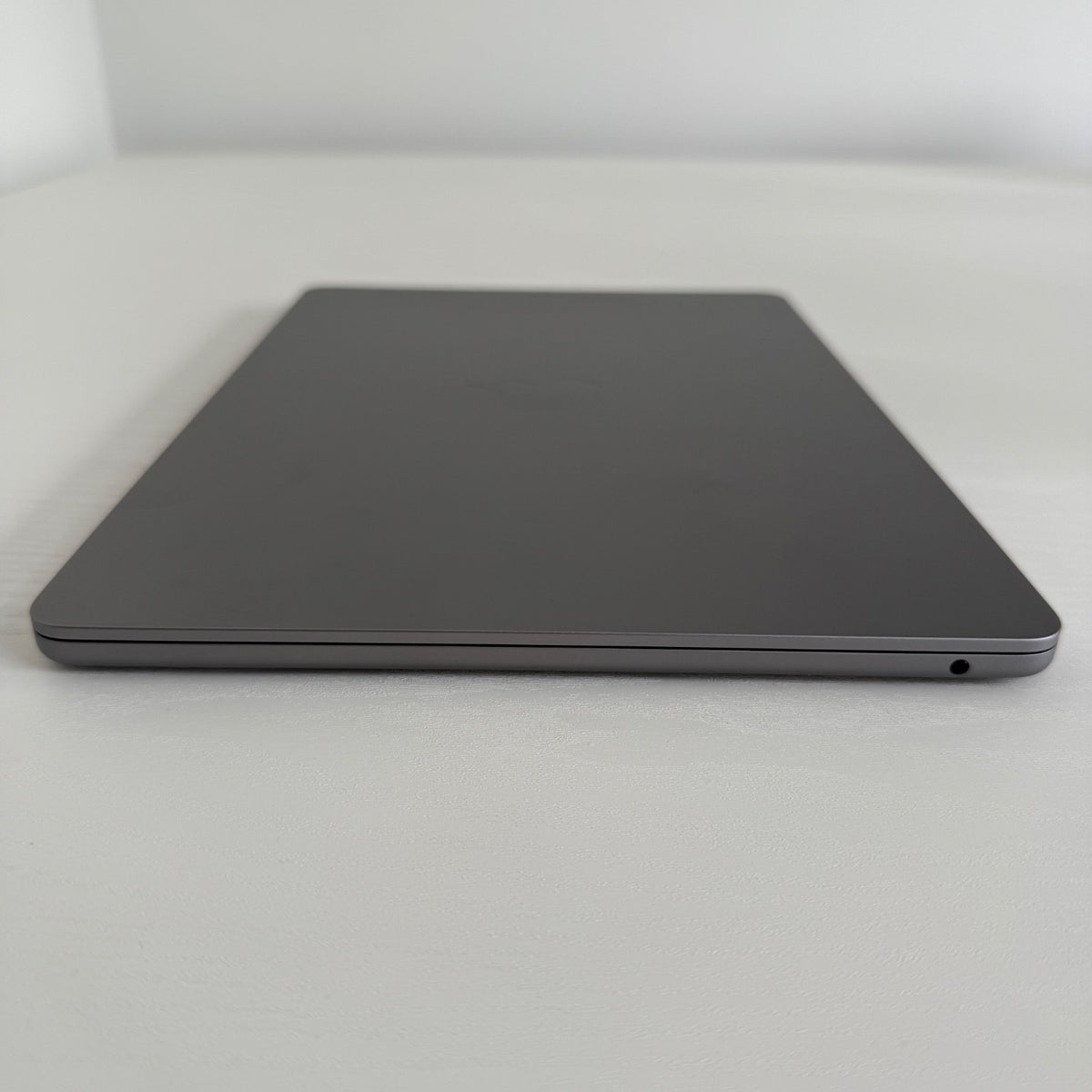 Apple MacBook Air 13-inch M2 Chip 512GB Space Gray refurbished and Phone check Certified laptop with Retina display and backlit keyboard.