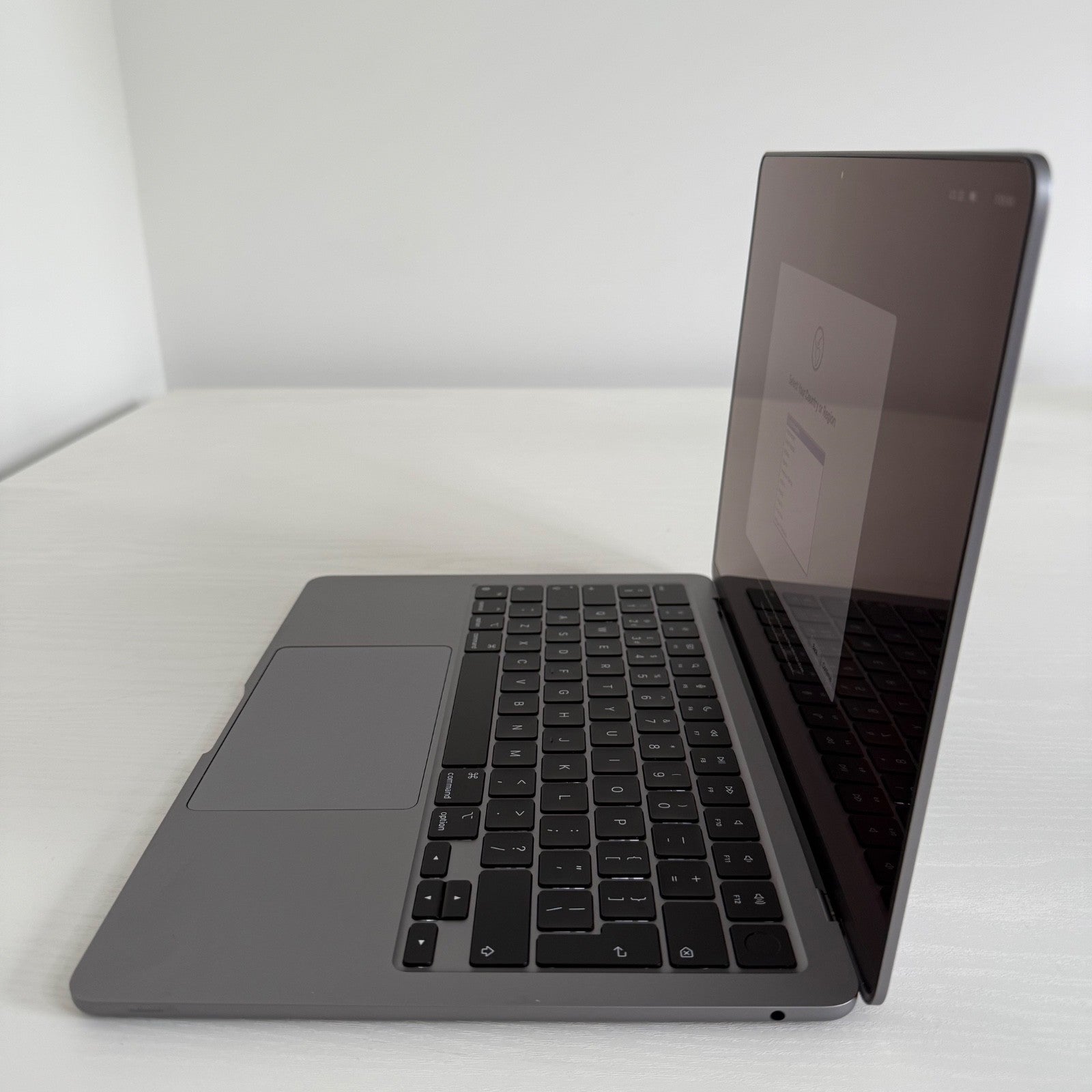Refurbished MacBook Air 13" (2024) M3 | Space Grey | 512GB SSD