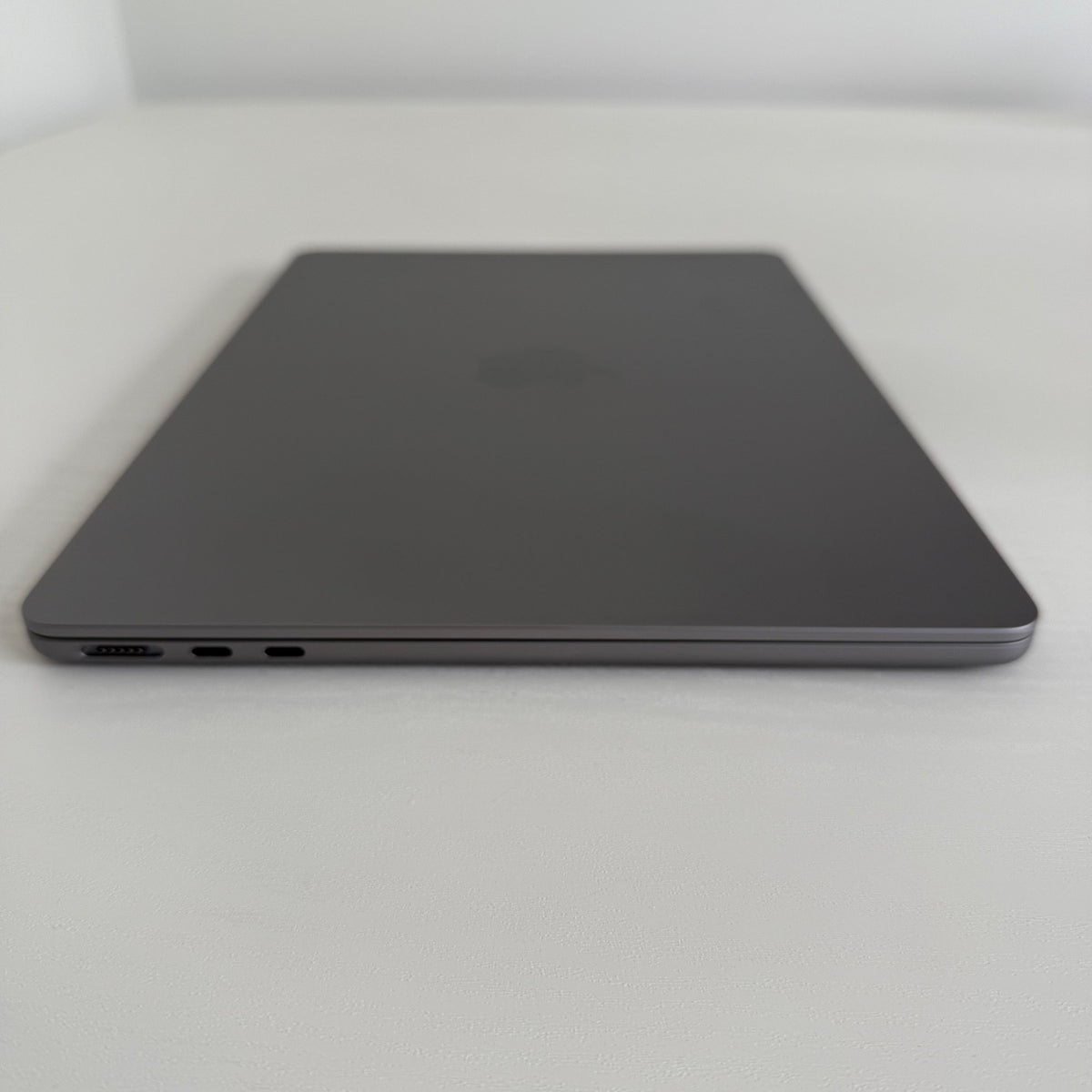 Apple MacBook Air 13-inch M2 Chip 512GB Space Gray refurbished and Phone check Certified laptop with Retina display and backlit keyboard.