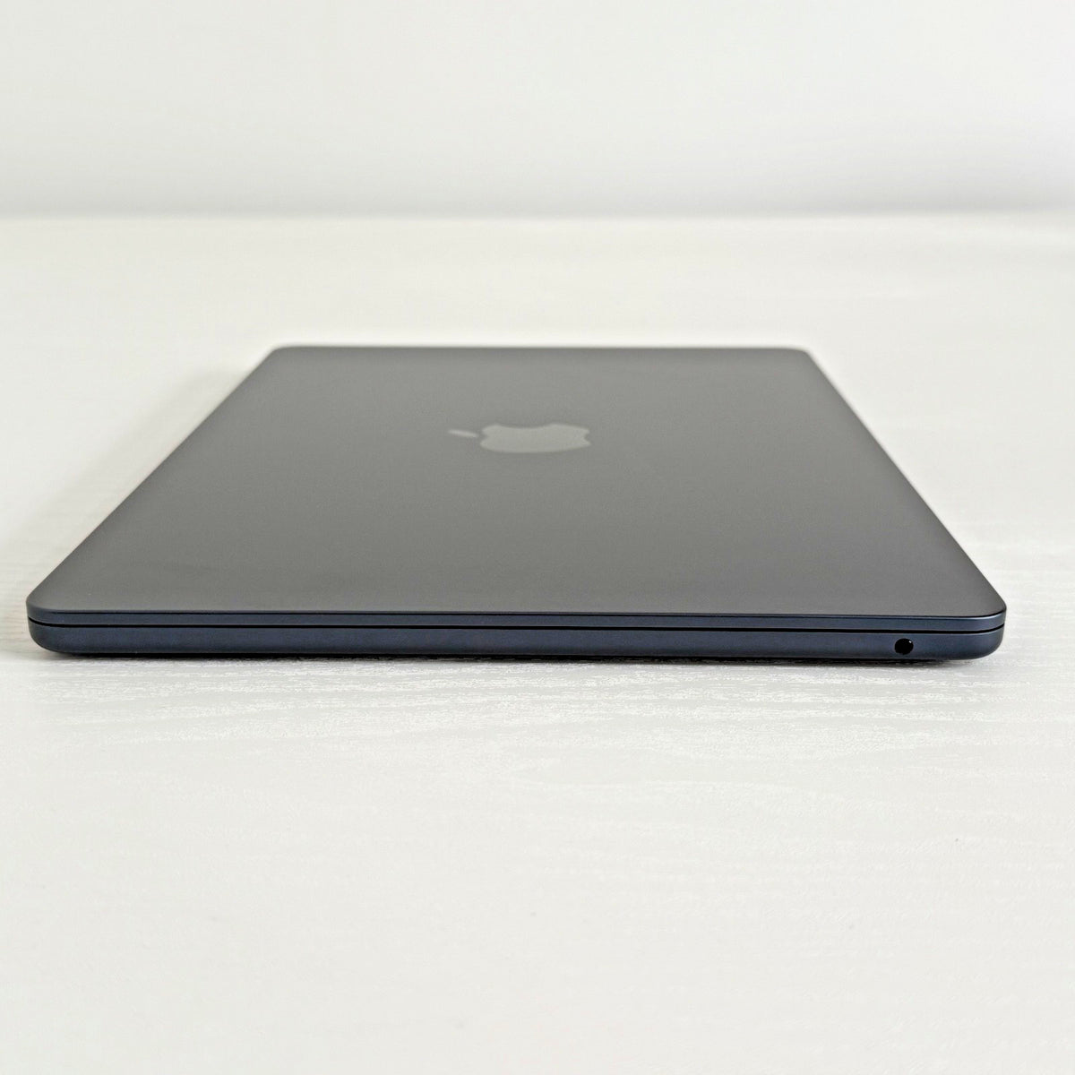 Apple MacBook Air 13.6-inch (2024) M3 8-Core CPU 10-Core GPU 16GB RAM 512GB SSD Midnight Grade A refurbished and Phone check Certified laptop with Liquid Retina display shown during setup