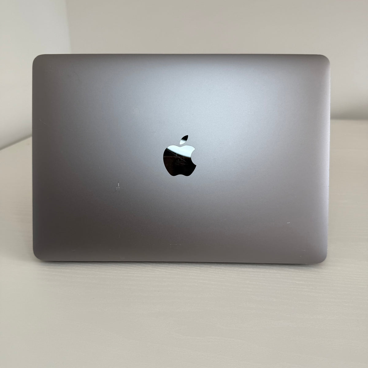 Apple MacBook 12-inch (2017) Intel Core M3 1.1GHz 8GB RAM 256GB SSD Space Gray refurbished and Phone check Certified laptop with Retina display and lightweight design