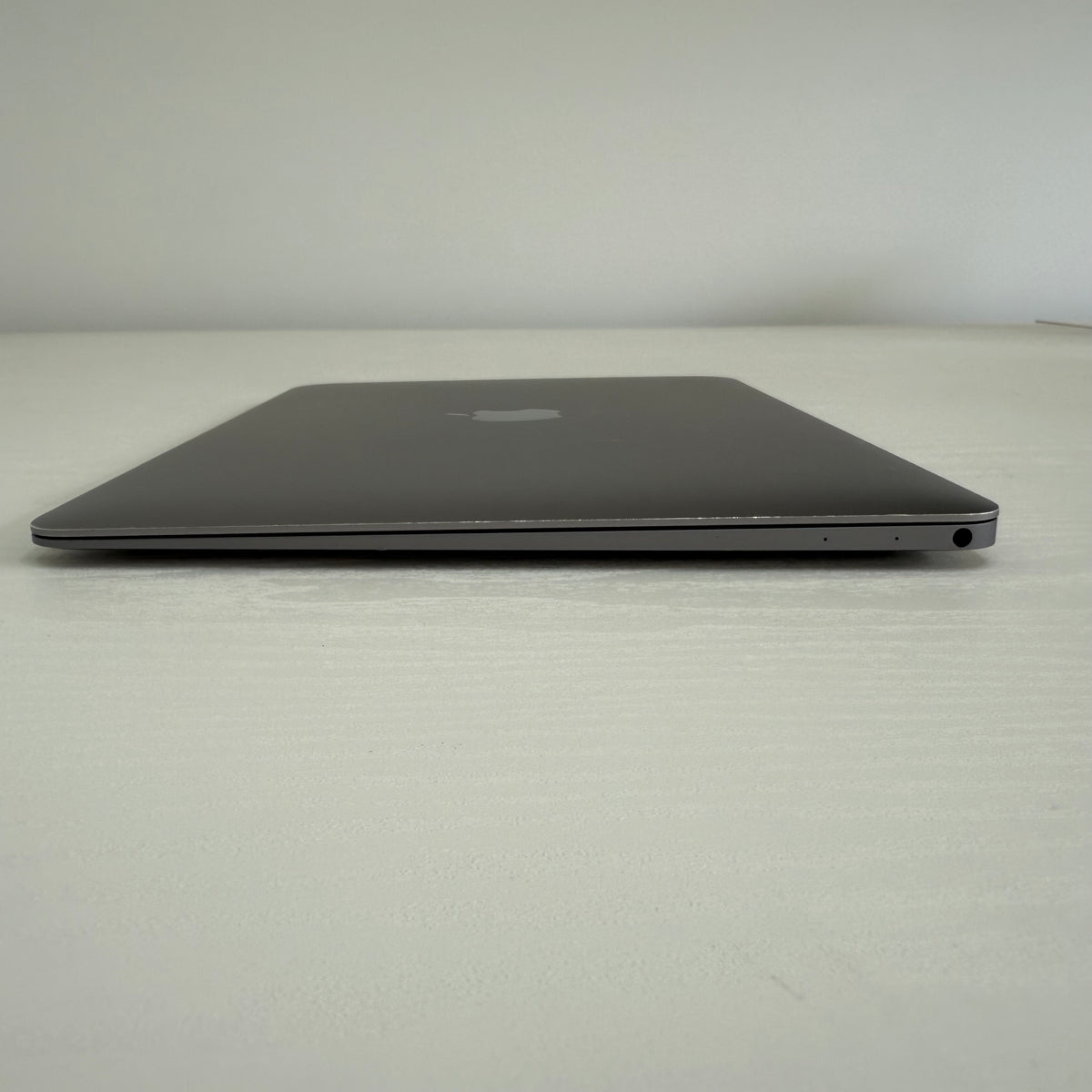 Apple MacBook 12-inch (2017) Intel Core M3 1.1GHz 8GB RAM 256GB SSD Space Gray refurbished and Phone check Certified laptop with Retina display and lightweight design