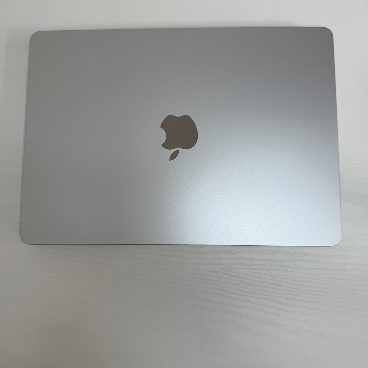 Apple MacBook Air 13-inch (2024) M3 8-Core CPU 10-Core GPU 8GB RAM 512GB SSD Silver  Grade A refurbished laptop, Phone check Certified, lightweight design with Liquid Retina display shown during setup