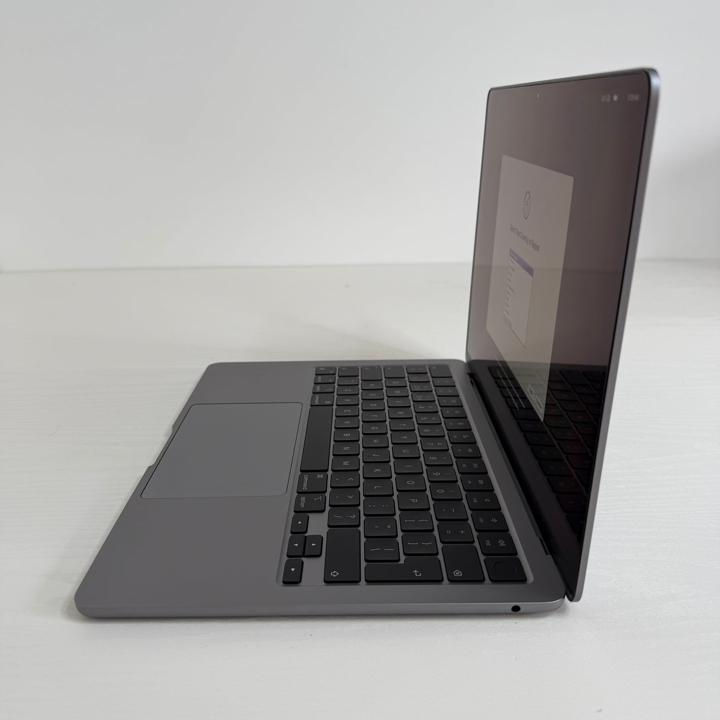 Apple MacBook Air 13" (2024) M3 | 8-Core CPU 10-Core GPU | 8GB|512GB | Space Gray | GRADE A