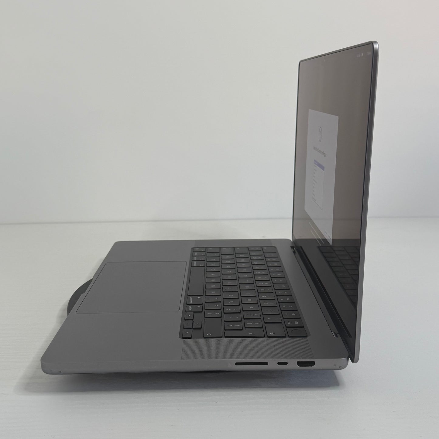 Apple MacBook Pro 16" (2021) M1 Pro | 10-Core CPU 16-Core GPU | 16GB | 1TB | Space Gray | GRADE B