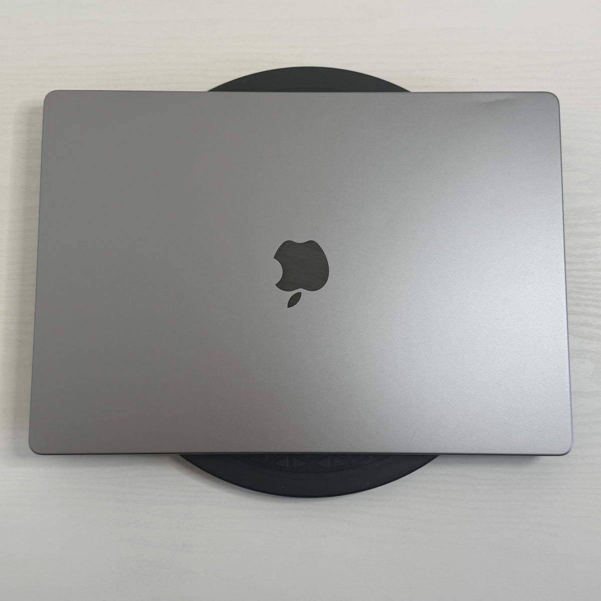 Apple MacBook Pro 16-inch (2021) M1 Pro 10-Core CPU 16-Core GPU 16GB RAM 1TB SSD Space Gray Grade B refurbished Apple laptop, large Retina display, sleek aluminum body, Phone check Certified for performance and reliability.