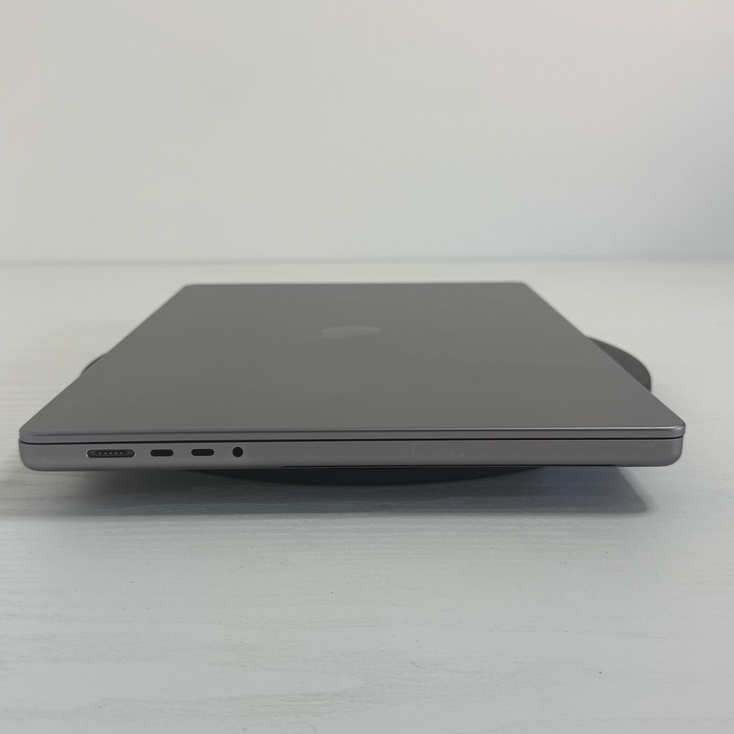 Apple MacBook Pro 16" (2021) M1 Pro | 10-Core CPU 16-Core GPU | 16GB | 1TB | Space Gray | GRADE B