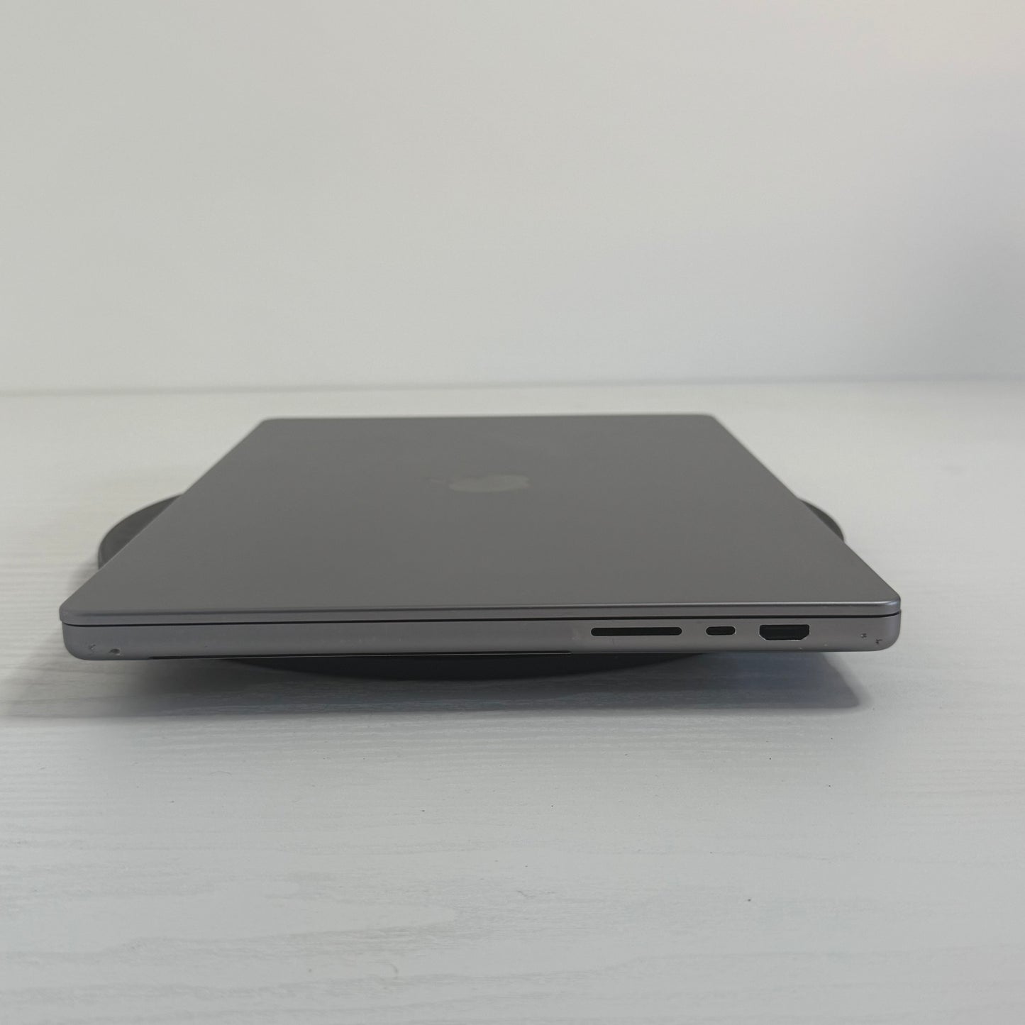 Apple MacBook Pro 16" (2021) M1 Pro | 10-Core CPU 16-Core GPU | 16GB | 1TB | Space Gray | GRADE B