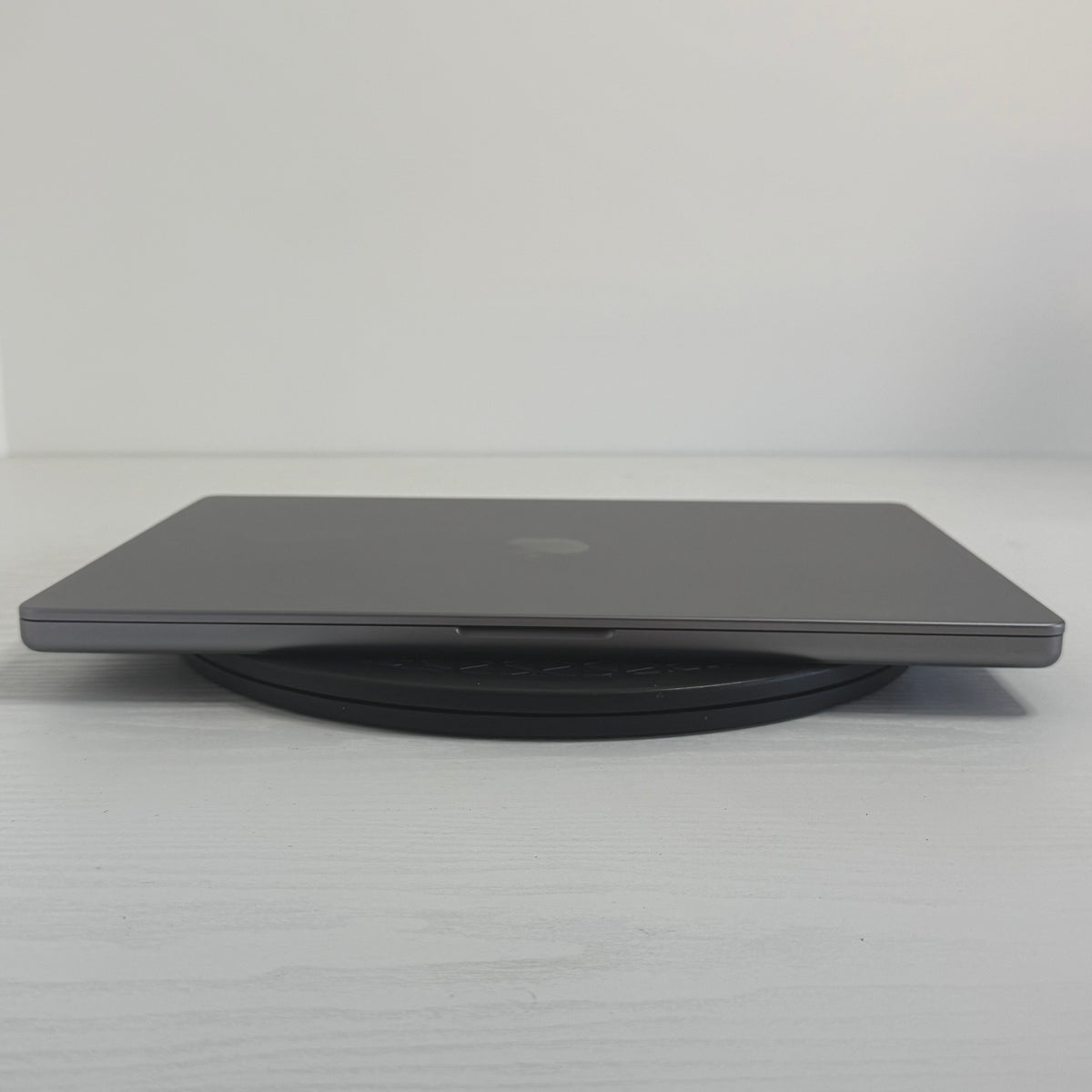 Apple MacBook Pro 16-inch (2021) M1 Pro 10-Core CPU 16-Core GPU 16GB RAM 1TB SSD Space Gray Grade B refurbished Apple laptop, large Retina display, sleek aluminum body, Phone check Certified for performance and reliability.