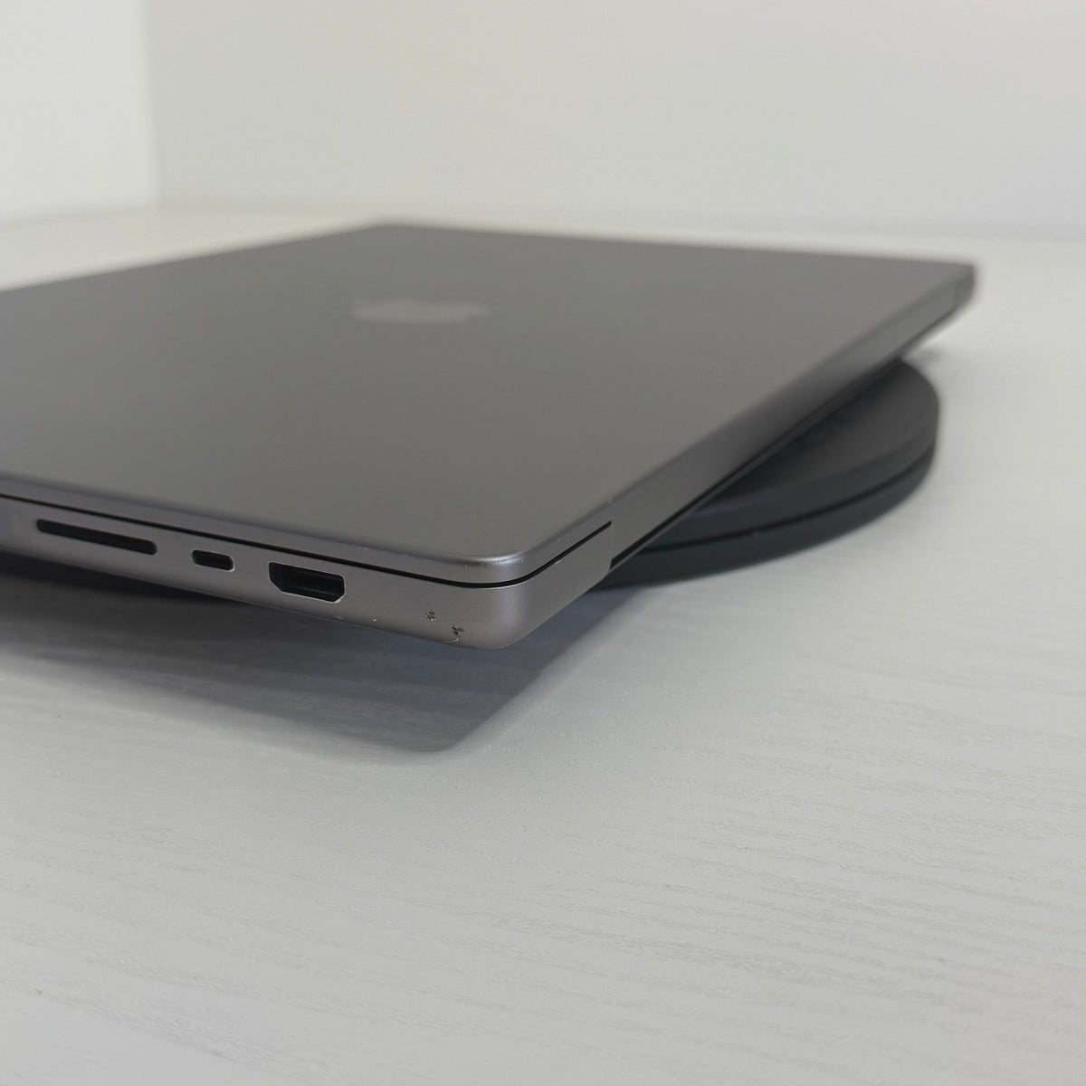 Apple MacBook Pro 16-inch (2021) M1 Pro 10-Core CPU 16-Core GPU 16GB RAM 1TB SSD Space Gray Grade B refurbished Apple laptop, large Retina display, sleek aluminum body, Phone check Certified for performance and reliability.