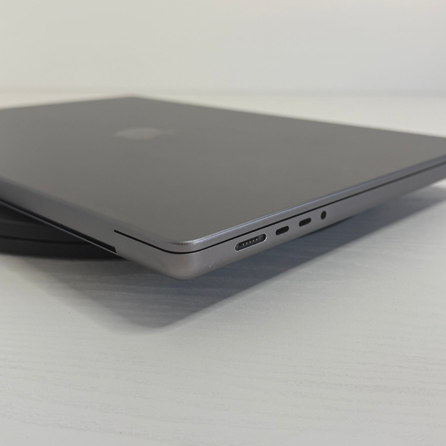 Apple MacBook Pro 16" (2021) M1 Pro | 10-Core CPU 16-Core GPU | 16GB | 1TB | Space Gray | GRADE B