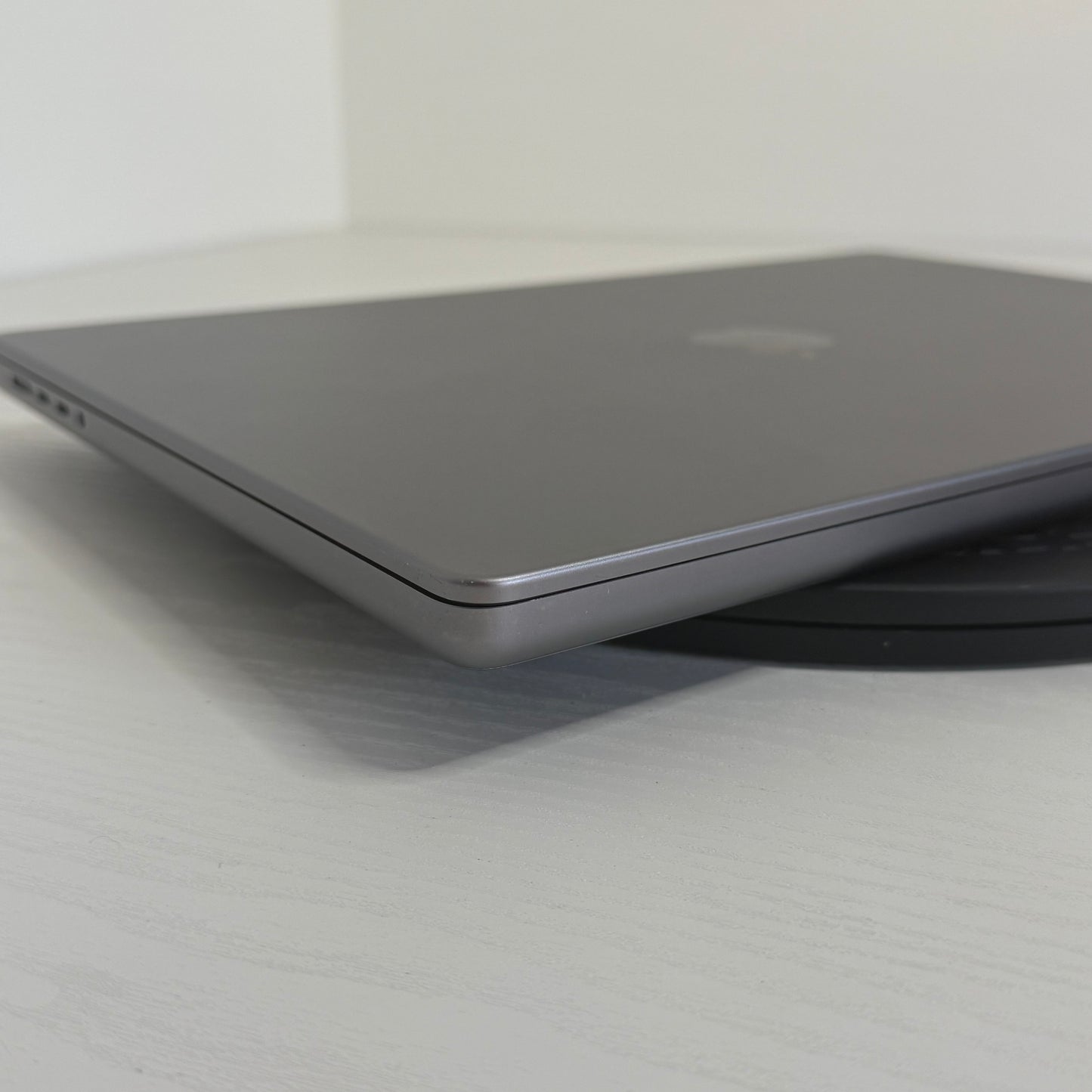 Apple MacBook Pro 16" (2021) M1 Pro | 10-Core CPU 16-Core GPU | 16GB | 1TB | Space Gray | GRADE B