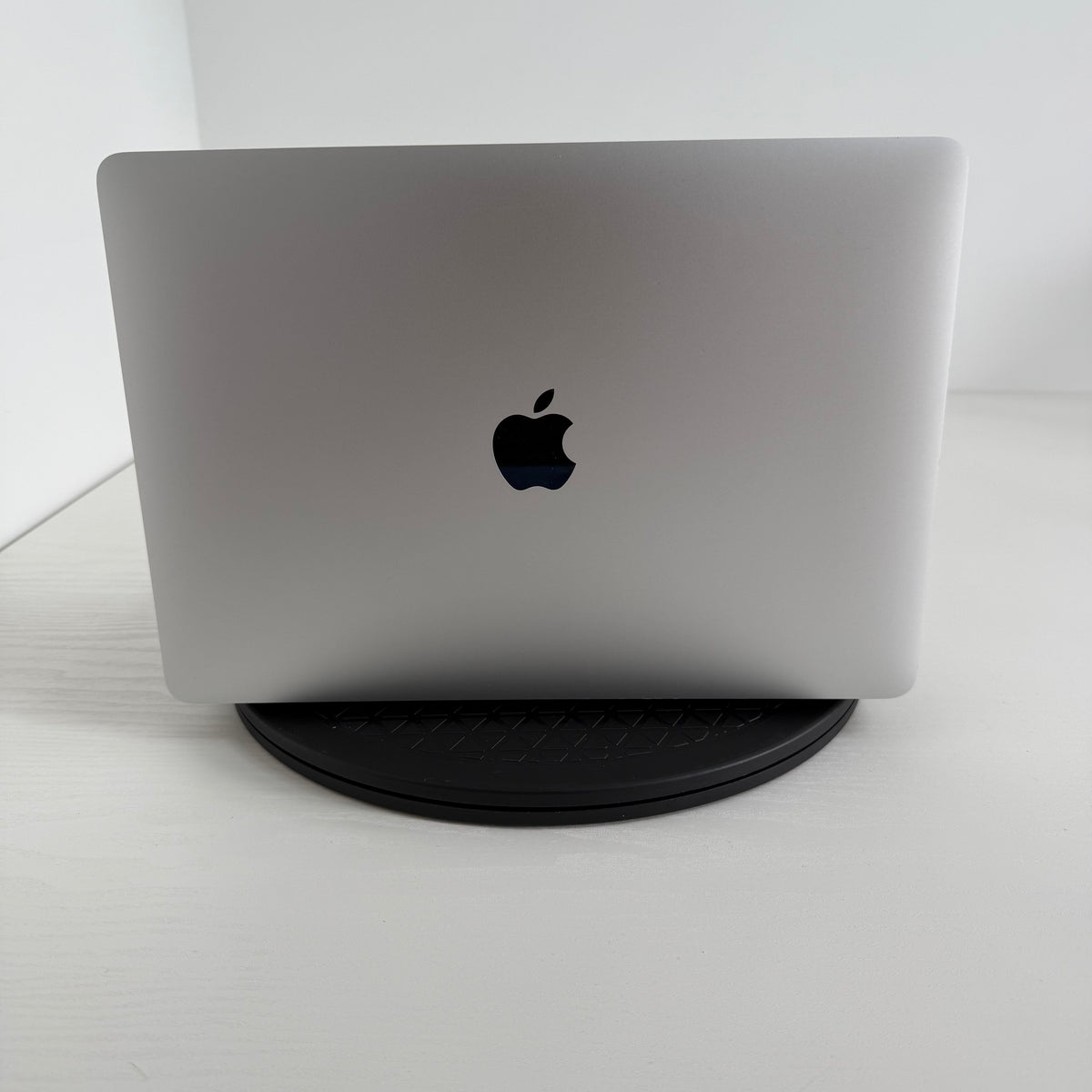 Apple MacBook Air 13-inch (2020) with 10th Gen Intel Core i5 processor, 8GB RAM, 512GB SSD in Sliver Grade B refurbished laptop with Retina display and Phone check Certified quality