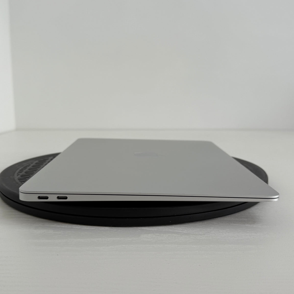 Apple MacBook Air 13-inch (2020) with 10th Gen Intel Core i5 processor, 8GB RAM, 512GB SSD in Sliver Grade B refurbished laptop with Retina display and Phone check Certified quality