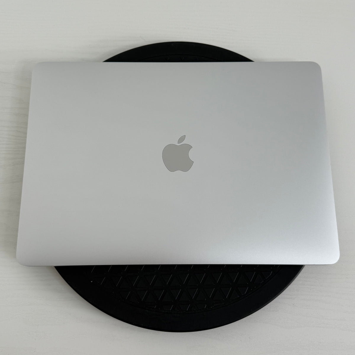 Apple MacBook Air 13-inch (2020) with 10th Gen Intel Core i5 processor, 8GB RAM, 512GB SSD in Sliver Grade B refurbished laptop with Retina display and Phone check Certified quality