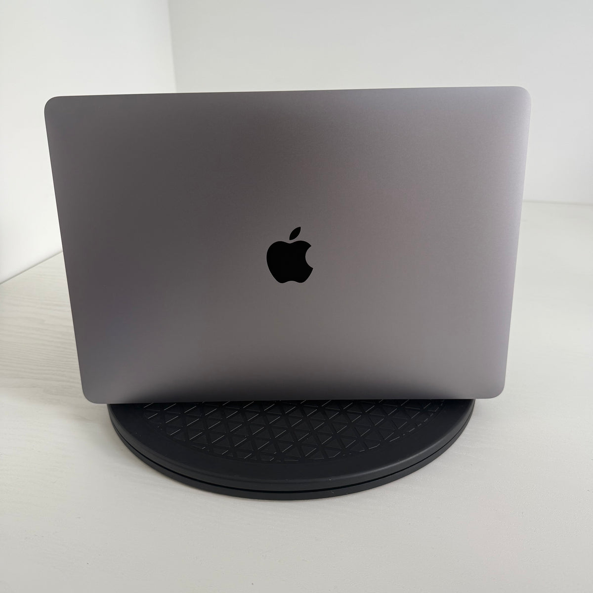 Apple MacBook Air 13-inch (2020) with 10th Gen Intel Core i5 processor, 8GB RAM, 512GB SSD in Space Grey Grade B refurbished laptop with Retina display and Phone check Certified quality