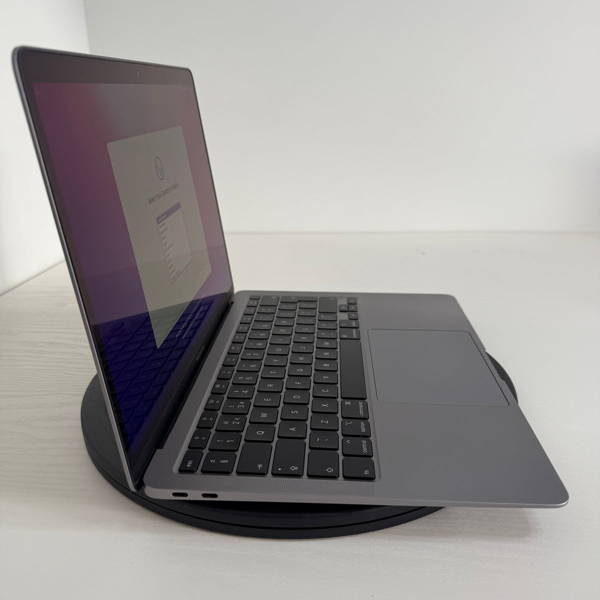 Apple MacBook Air 13-inch (2020) with 10th Gen Intel Core i5 processor, 8GB RAM, 512GB SSD in Space Grey Grade B refurbished laptop with Retina display and Phone check Certified quality