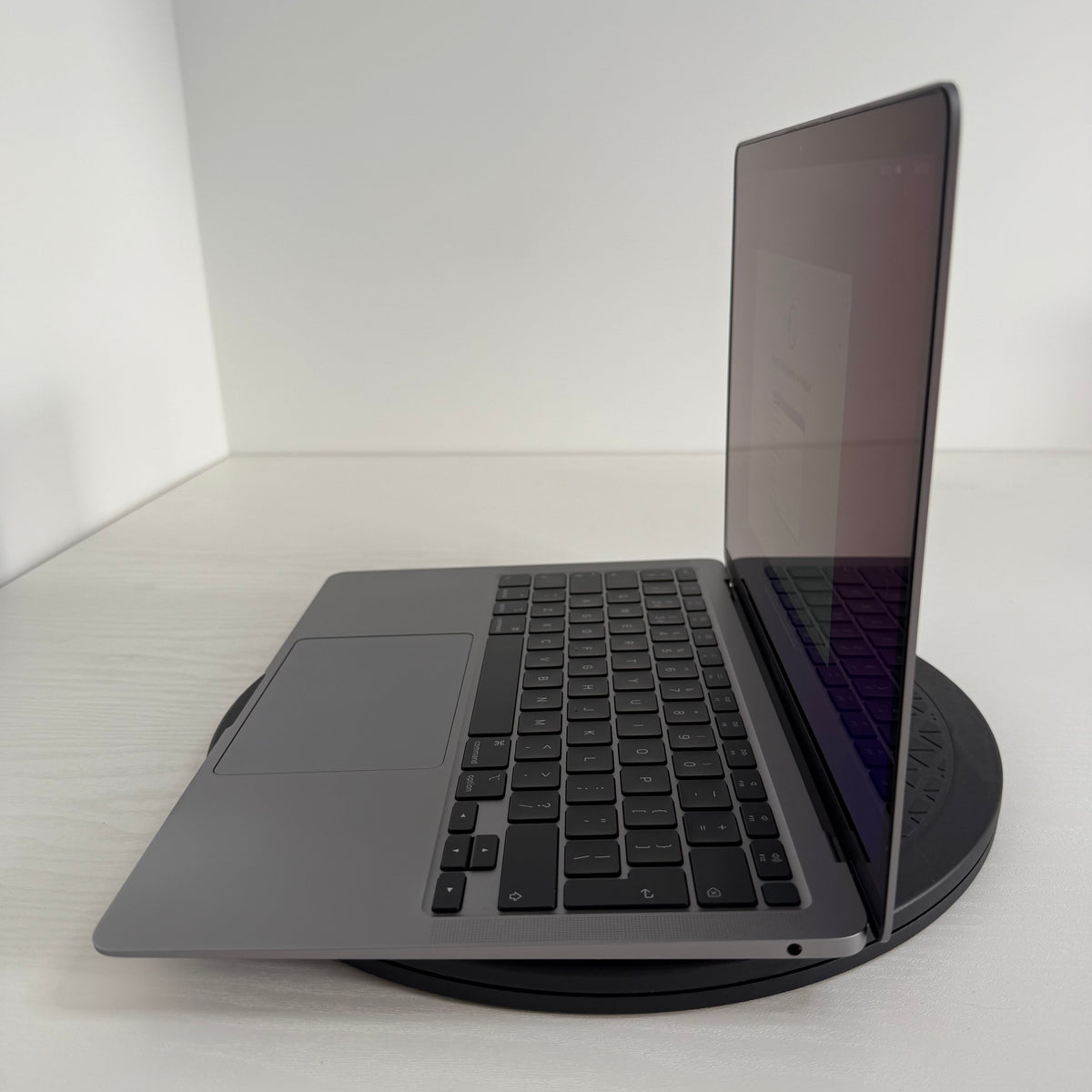 Apple MacBook Air 13-inch (2020) with 10th Gen Intel Core i5 processor, 8GB RAM, 512GB SSD in Space Grey Grade B refurbished laptop with Retina display and Phone check Certified quality