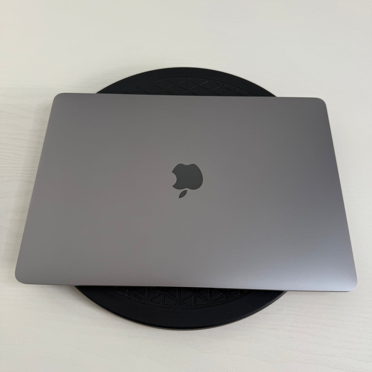 Apple MacBook Air 13-inch (2020) with 10th Gen Intel Core i5 processor, 8GB RAM, 512GB SSD in Space Grey Grade B refurbished laptop with Retina display and Phone check Certified quality