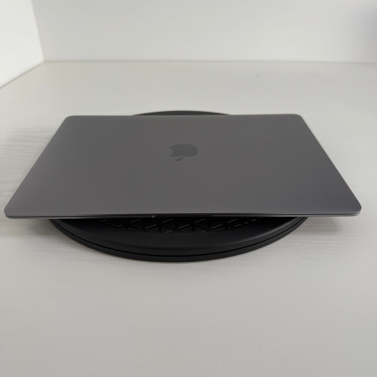 Apple MacBook Air 13-inch (2020) with 10th Gen Intel Core i5 processor, 8GB RAM, 512GB SSD in Space Grey Grade B refurbished laptop with Retina display and Phone check Certified quality