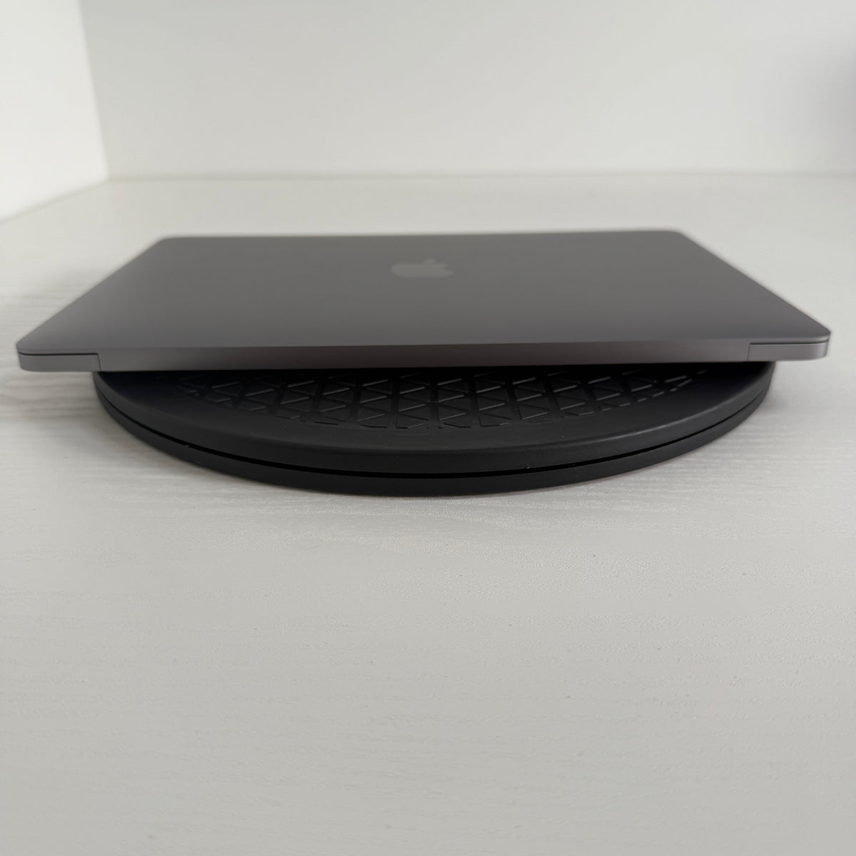 Apple MacBook Air 13-inch (2020) with 10th Gen Intel Core i5 processor, 8GB RAM, 512GB SSD in Space Grey Grade B refurbished laptop with Retina display and Phone check Certified quality