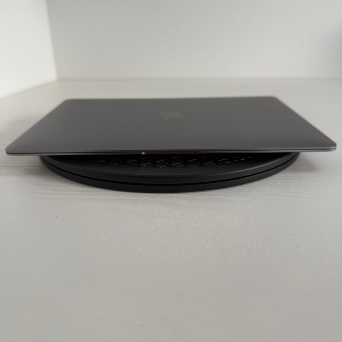 Apple MacBook Air 13-inch (2020) with 10th Gen Intel Core i5 processor, 8GB RAM, 512GB SSD in Space Grey Grade B refurbished laptop with Retina display and Phone check Certified quality