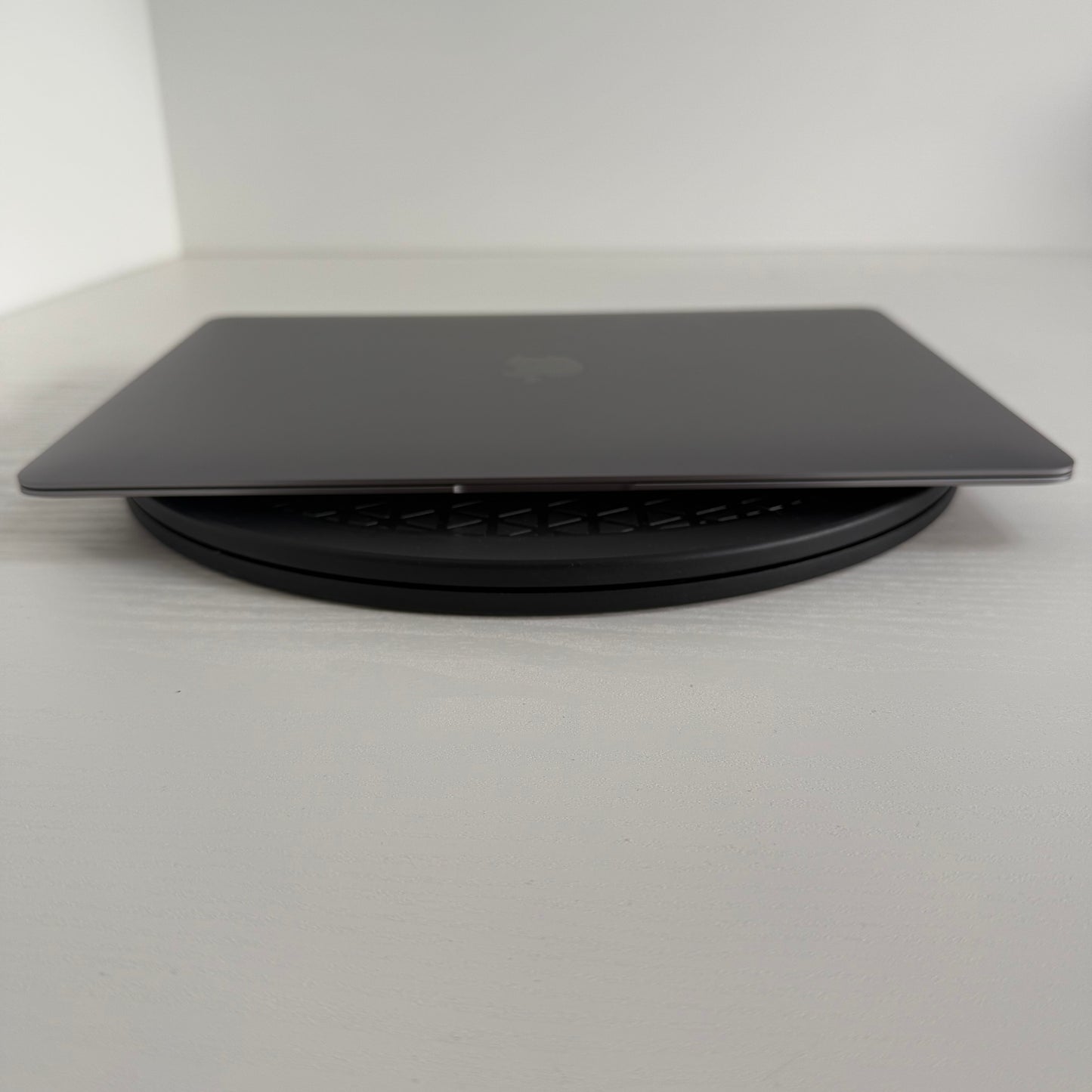 Apple MacBook Air 13" (2020) | 10th Gen i5 | 8GB | 512GB SSD | Space Grey | GRADE B