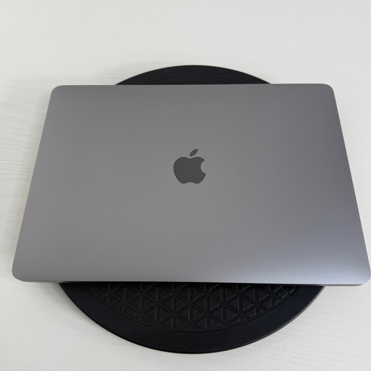 Apple MacBook Air 13-inch (2020) with 10th Gen Intel Core i5 processor, 8GB RAM, 512GB SSD in Space Grey Grade B refurbished laptop with Retina display and Phone check Certified quality