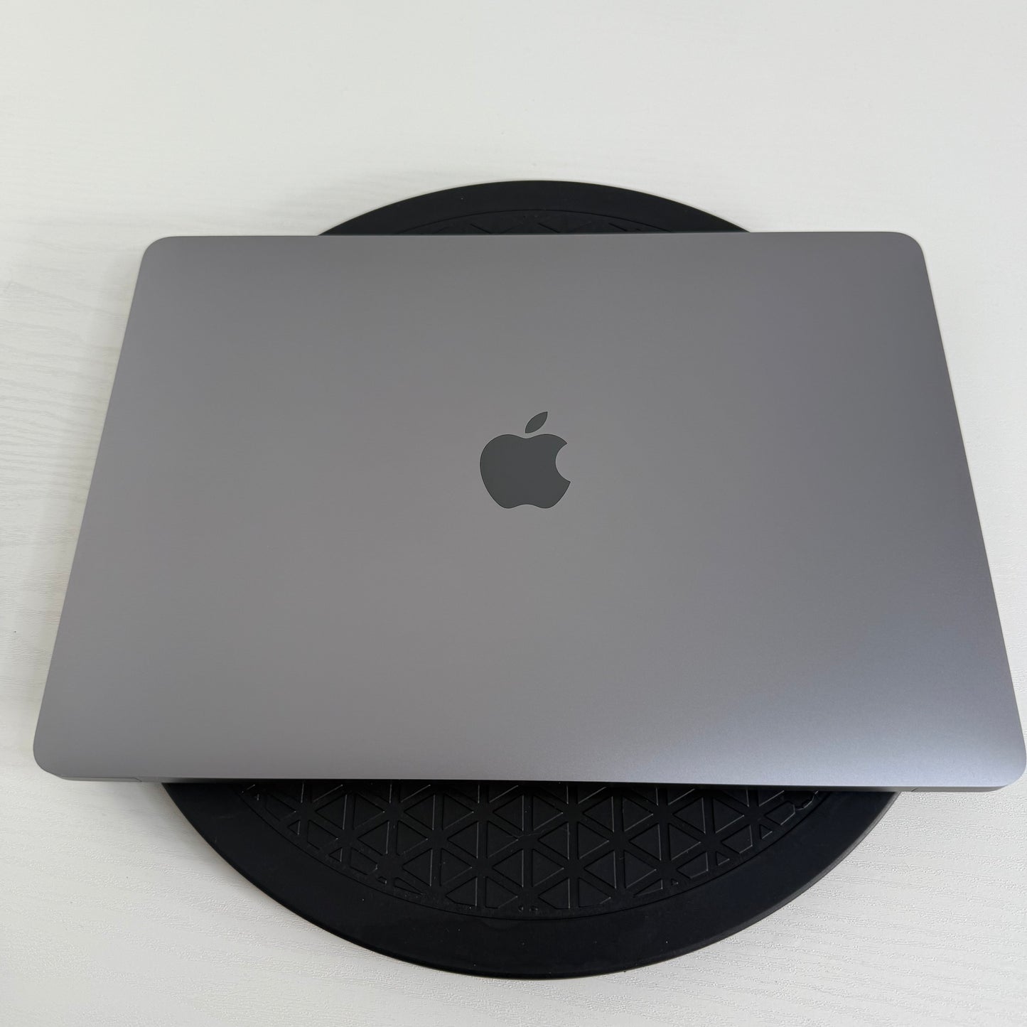 Apple MacBook Air 13" (2020) | 10th Gen i5 | 8GB | 512GB SSD | Space Grey | GRADE B